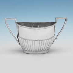 Zucchero e panna in argento antico 'Queen Anne' di Walker & Hall del 1907