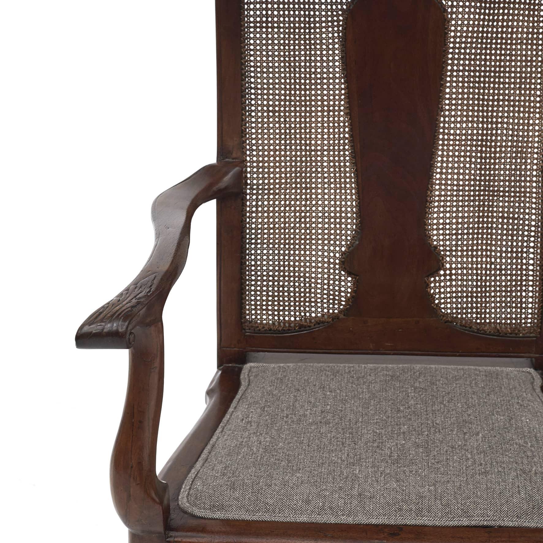 XVIIIe siècle Fauteuil Queen Anne en noyer et canne Approx. 1730 en vente