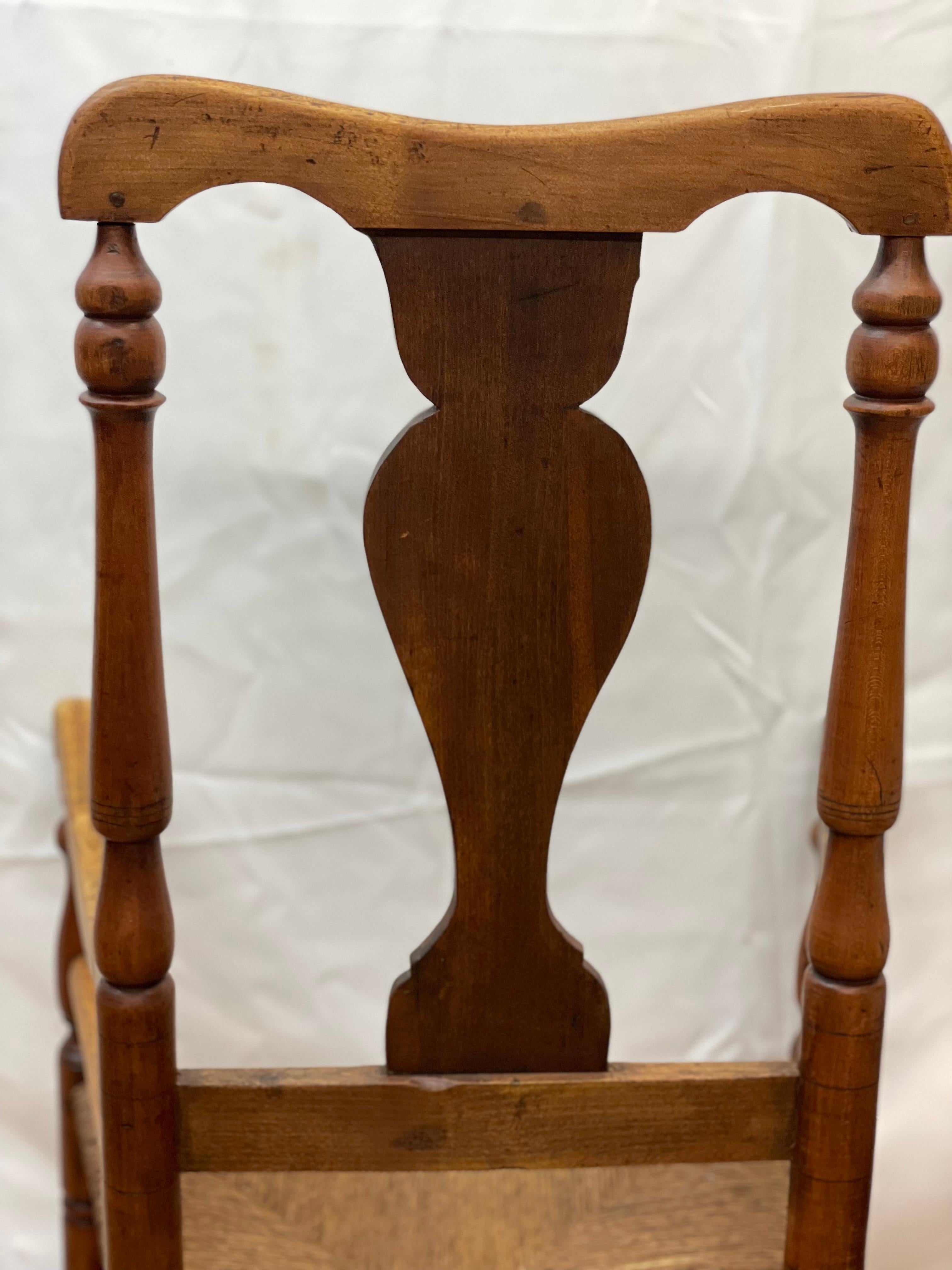 Queen Anne-Sessel aus dem späten 18. bis frühen 19. Jahrhundert, möglicherweise Wallace Nutting  im Angebot 1