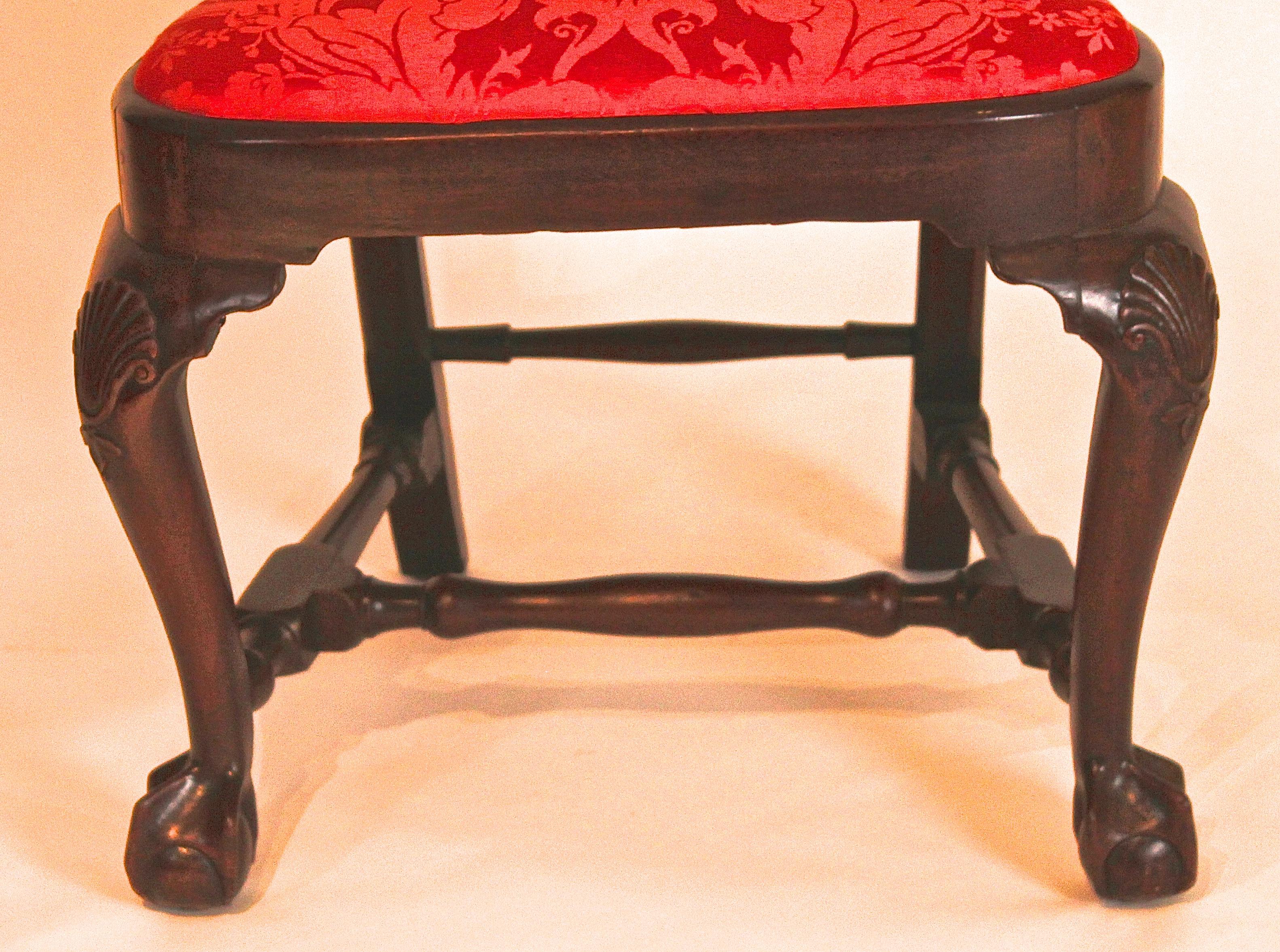 Chaise d'appoint à assise ballon Queen Anne Bon état à West Chester, PA
