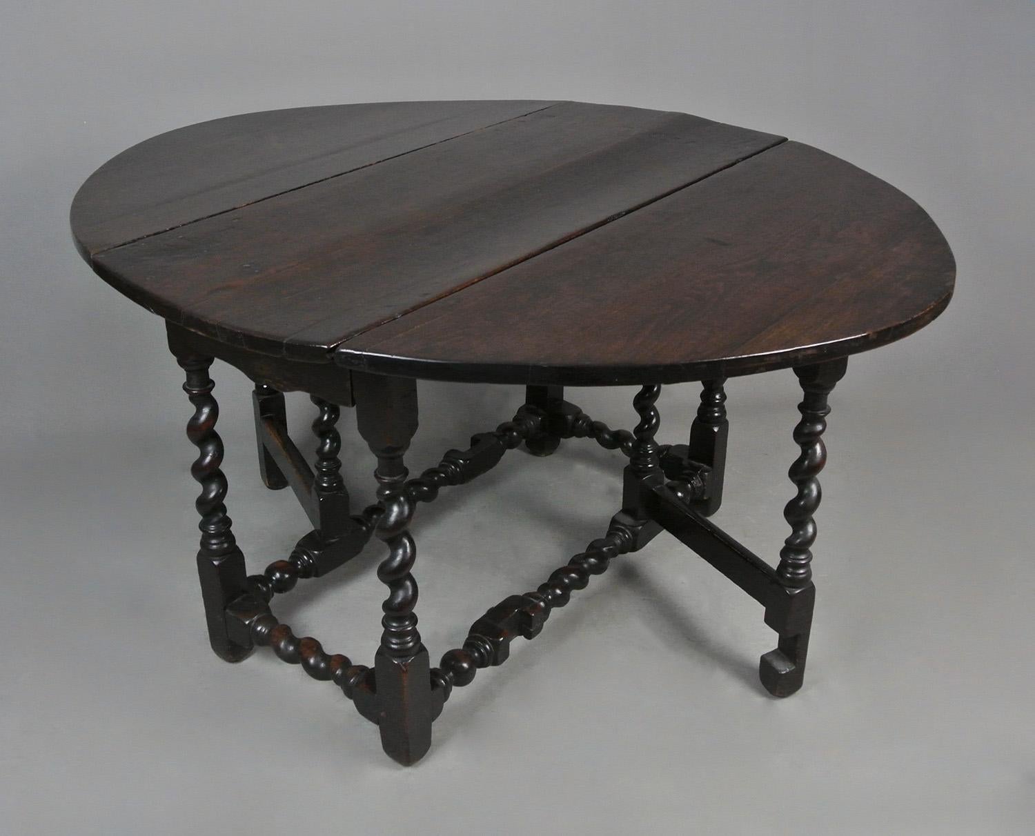 18th Century and Earlier Queen Anne Boarded Oak Drop Leaf Dining Table c. 1700