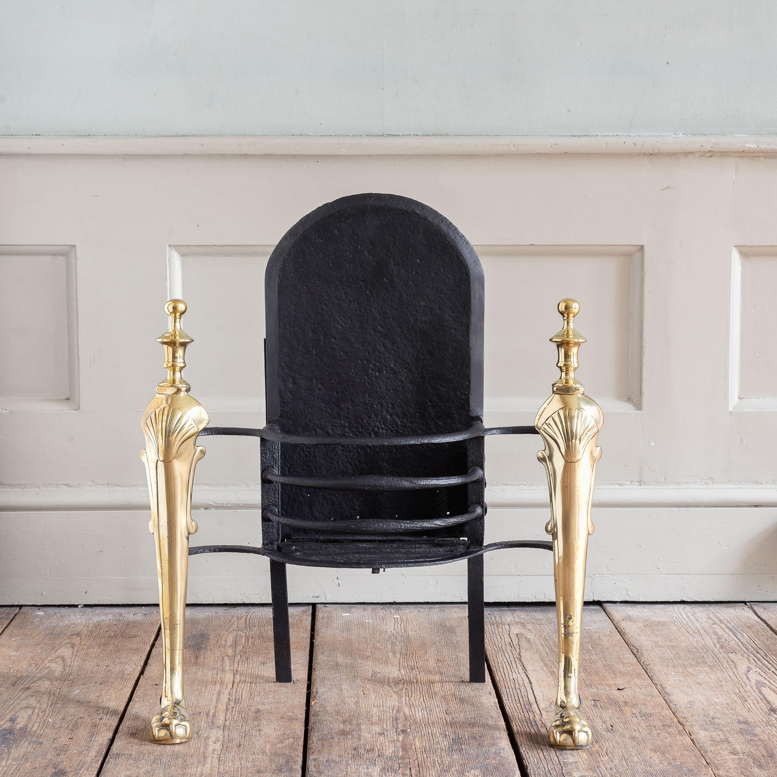 Queen Anne Feuerrost aus Messing und Schmiedeeisen im Zustand „Gut“ im Angebot in London, GB