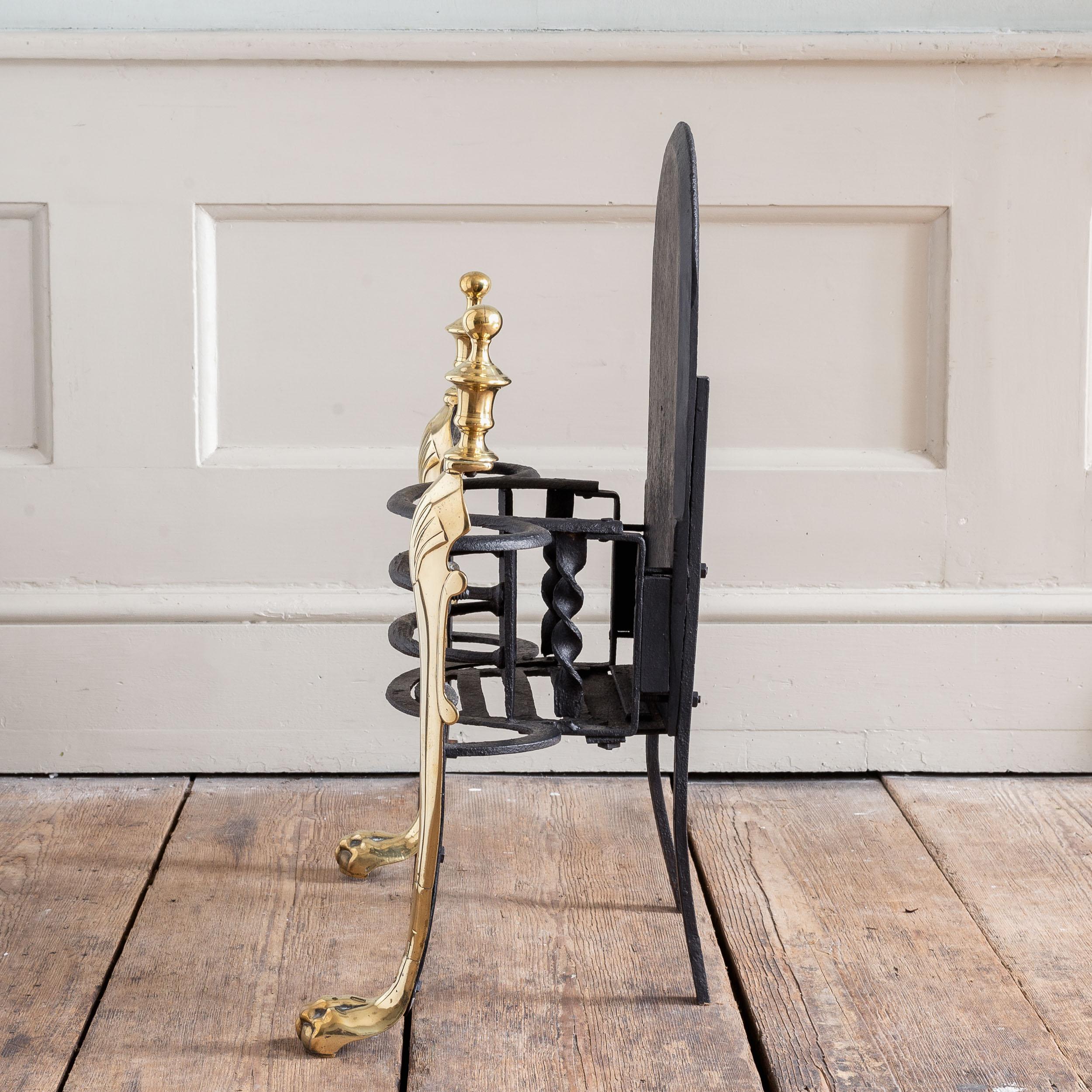 Queen Anne Feuerrost aus Messing und Schmiedeeisen im Angebot 1