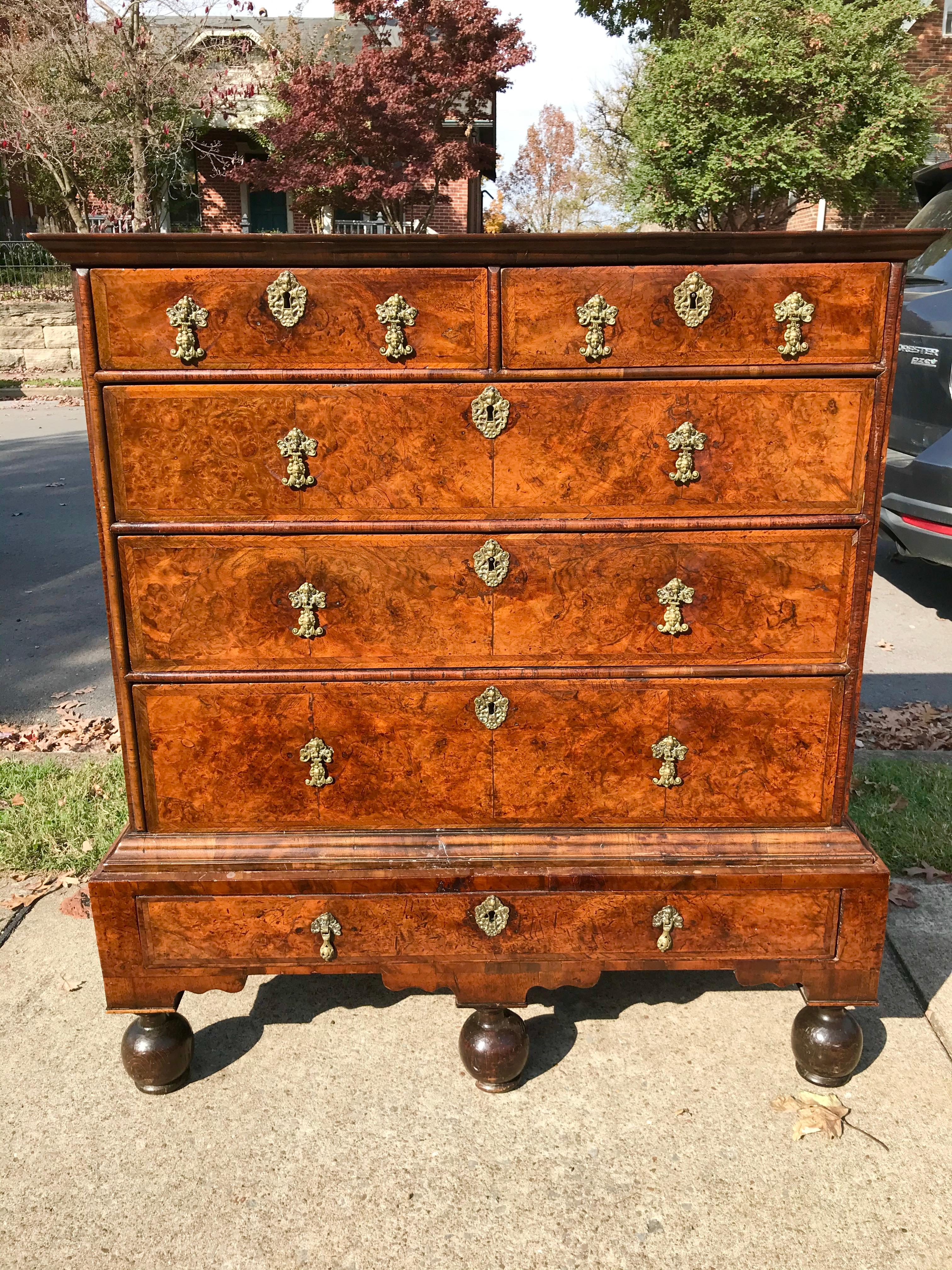 Queen Anne transitional to George I Burr and Figured Walnut Chest on Stand For Sale 7