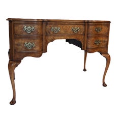 Tocador de nogal rebabas Queen Anne circa años 30