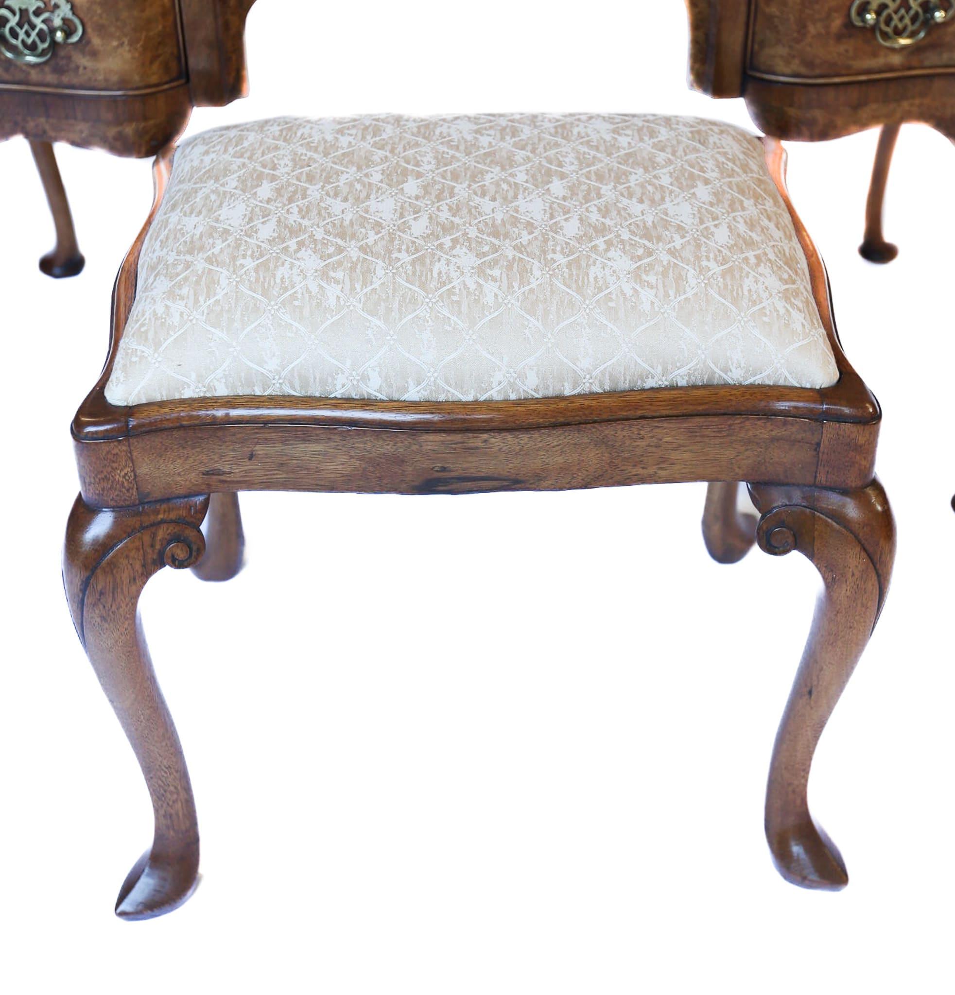 Tavolino da toilette in radica di Queen Anne del 1930 circa In condizioni buone in vendita a Dereham, GB