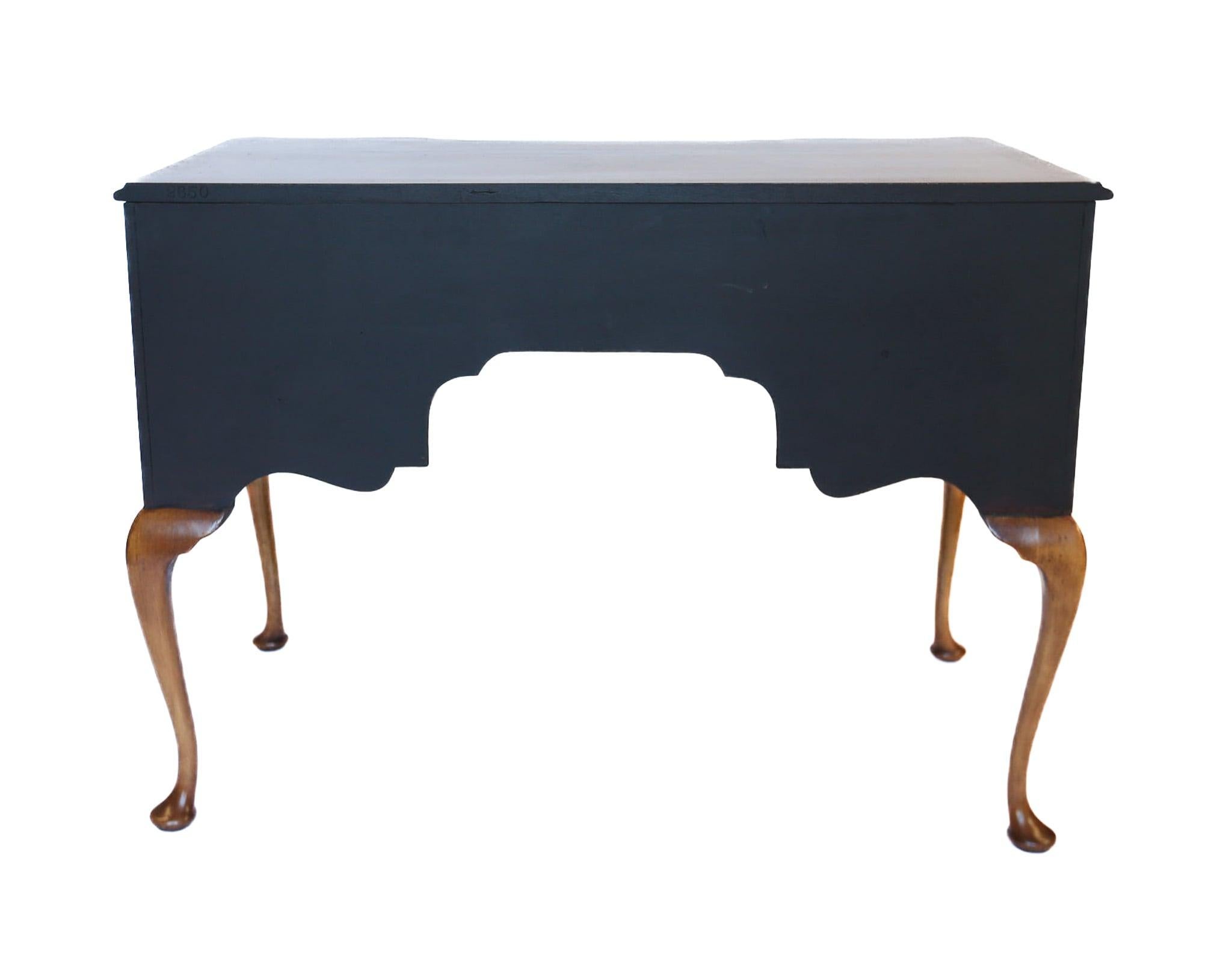 Noce Tavolino da toilette in radica di Queen Anne del 1930 circa in vendita