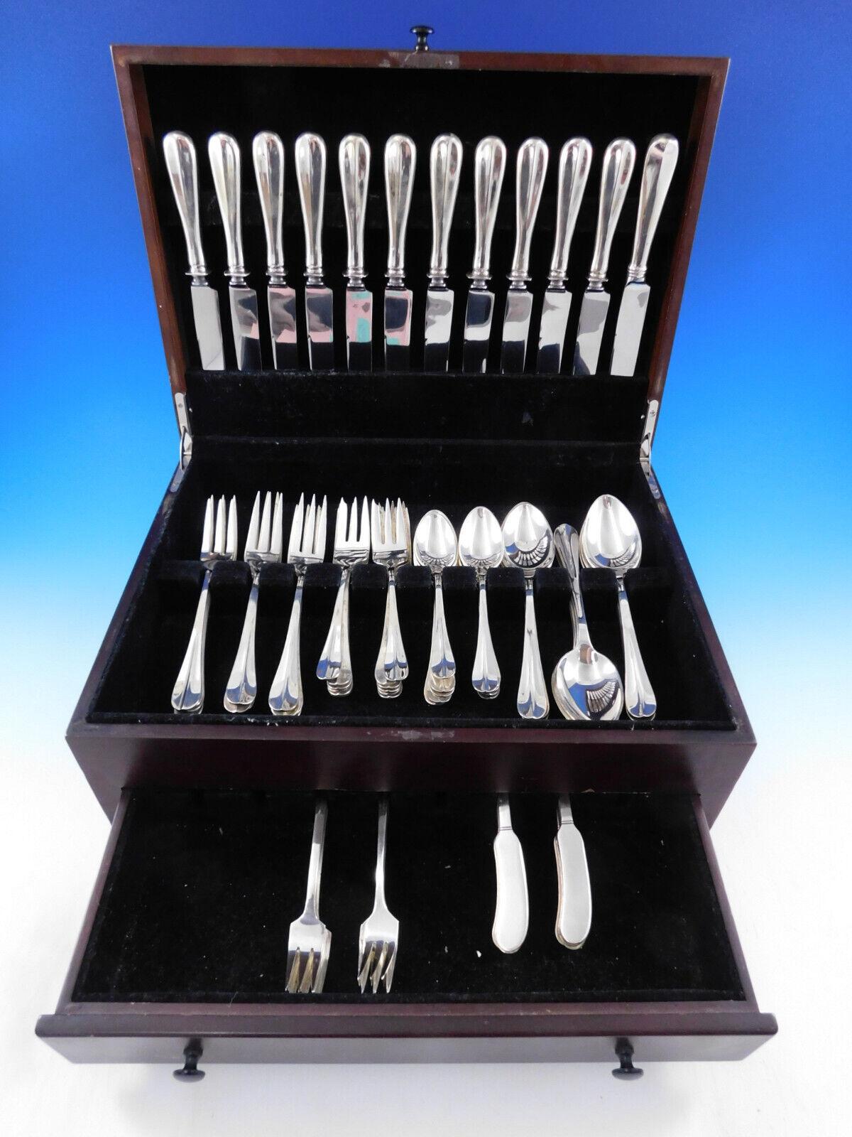 Rarissimo set di posate in argento Sterling Queen Anne by Tuttle, 83 pezzi in totale. Questo set comprende:

12 coltelli, 8 7/8