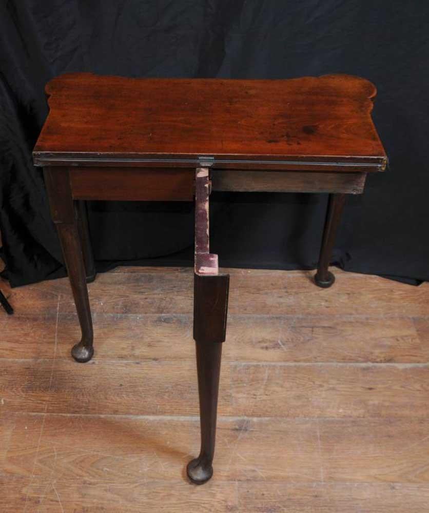 Table de jeu de cartes Queen Anne, tables d'antiquits acajou Bon état - En vente à Potters Bar, GB