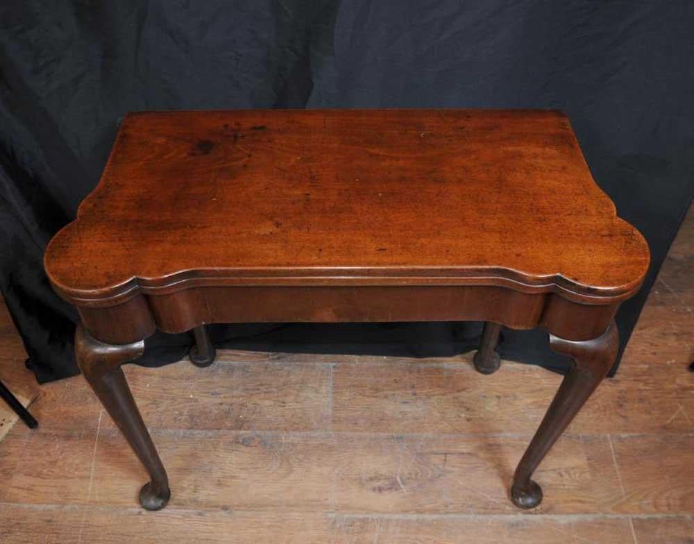 Acajou Table de jeu de cartes Queen Anne, tables d'antiquits acajou en vente