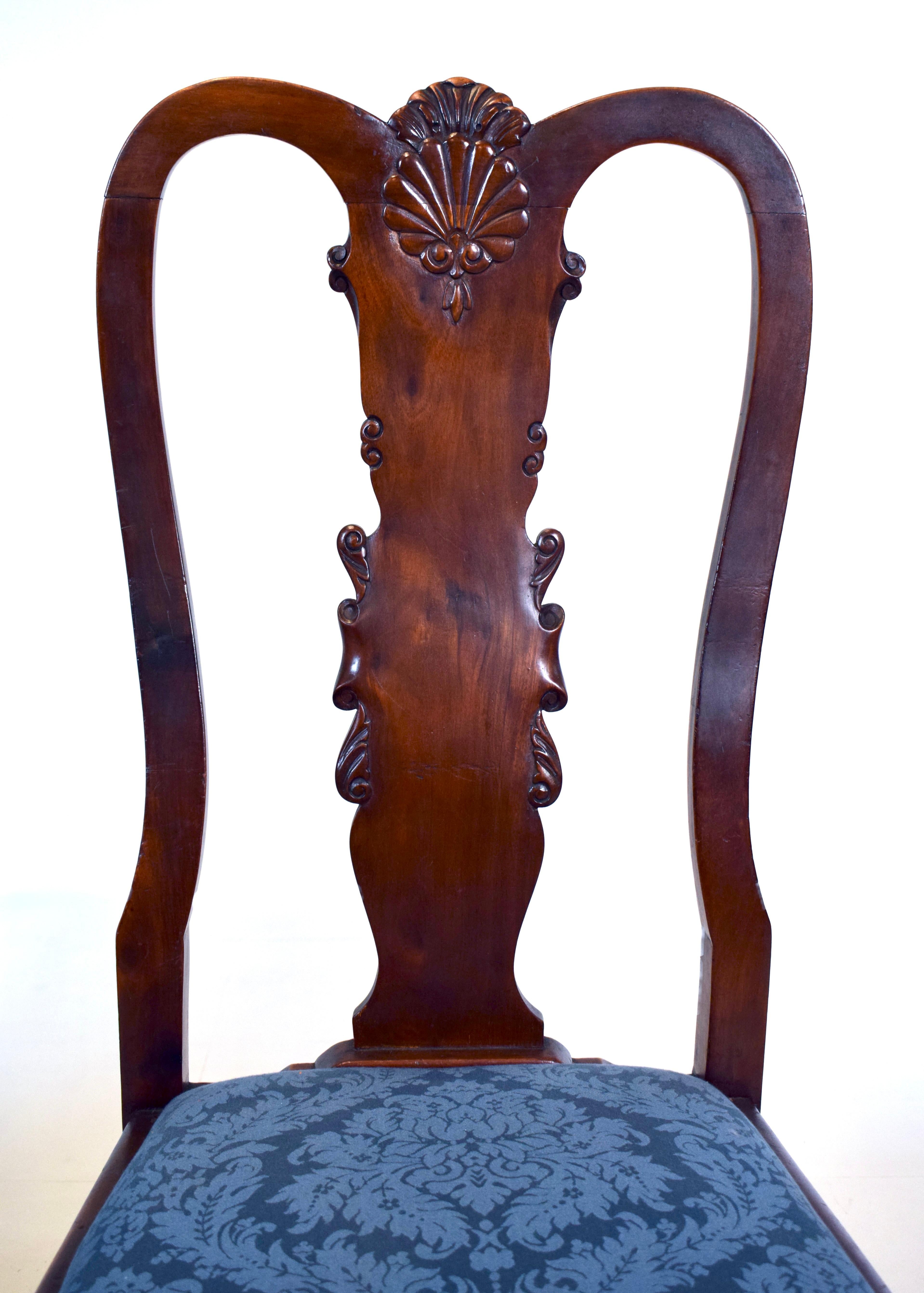 Sillas de comedor Queen Anne de caoba tallada Inglés en venta
