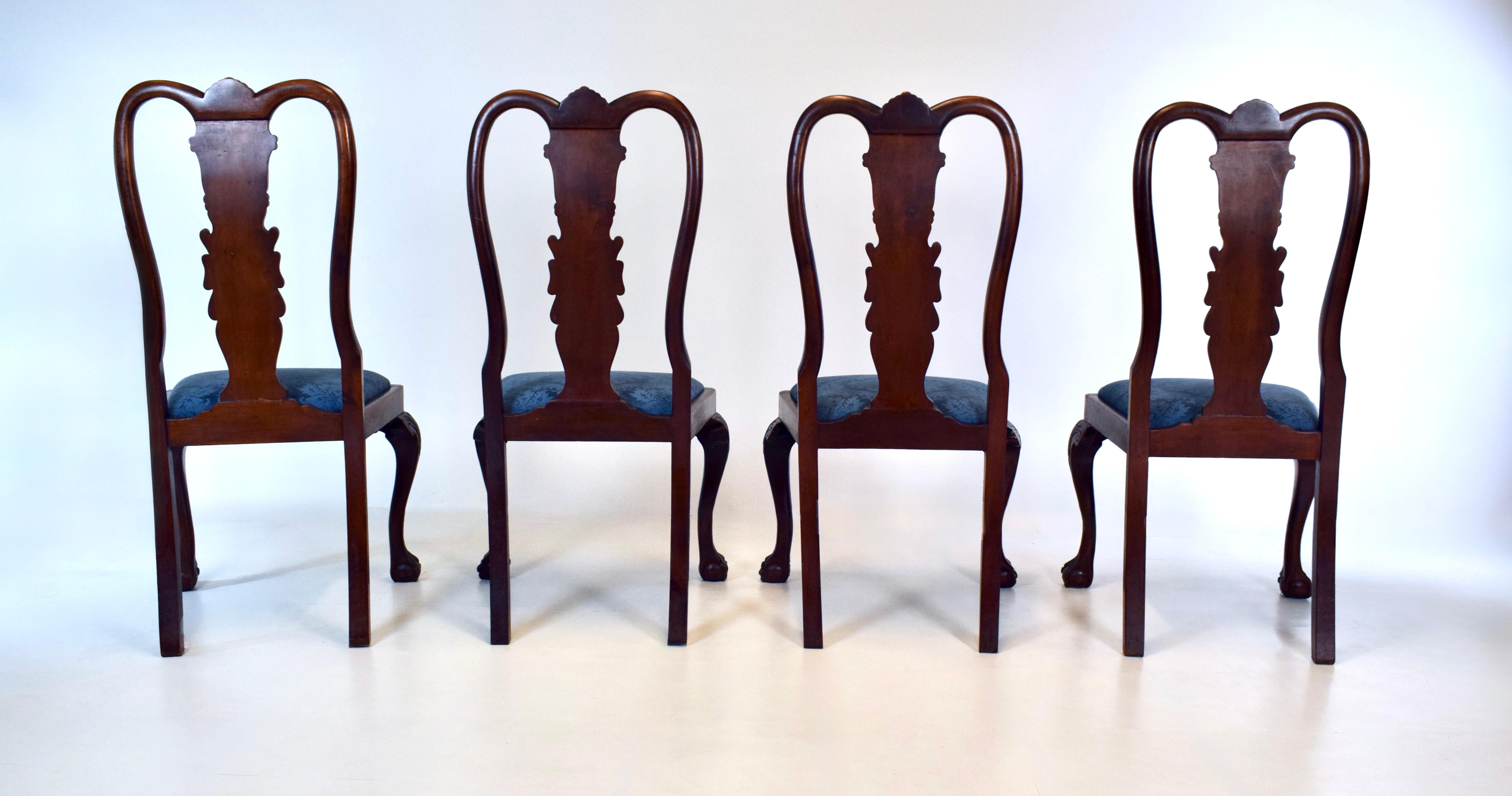 Sillas de comedor Queen Anne de caoba tallada en venta 1