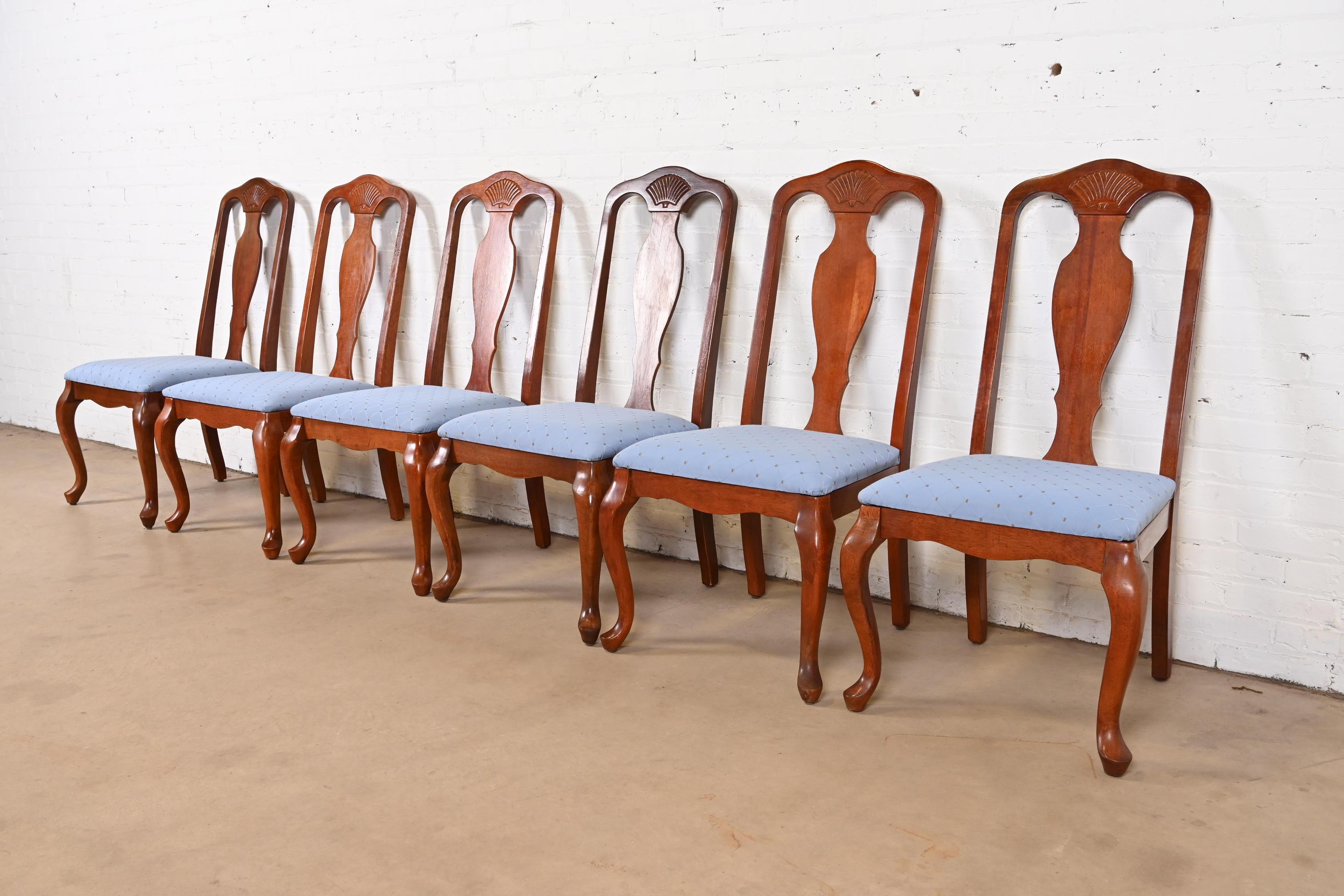A gorgeous set of six Queen Anne or Georgian style dining chairs

By Universal Furniture

Singapore, Late 20th Century

Carved mahogany frames, with upholstered seats.

Measures: 22.25