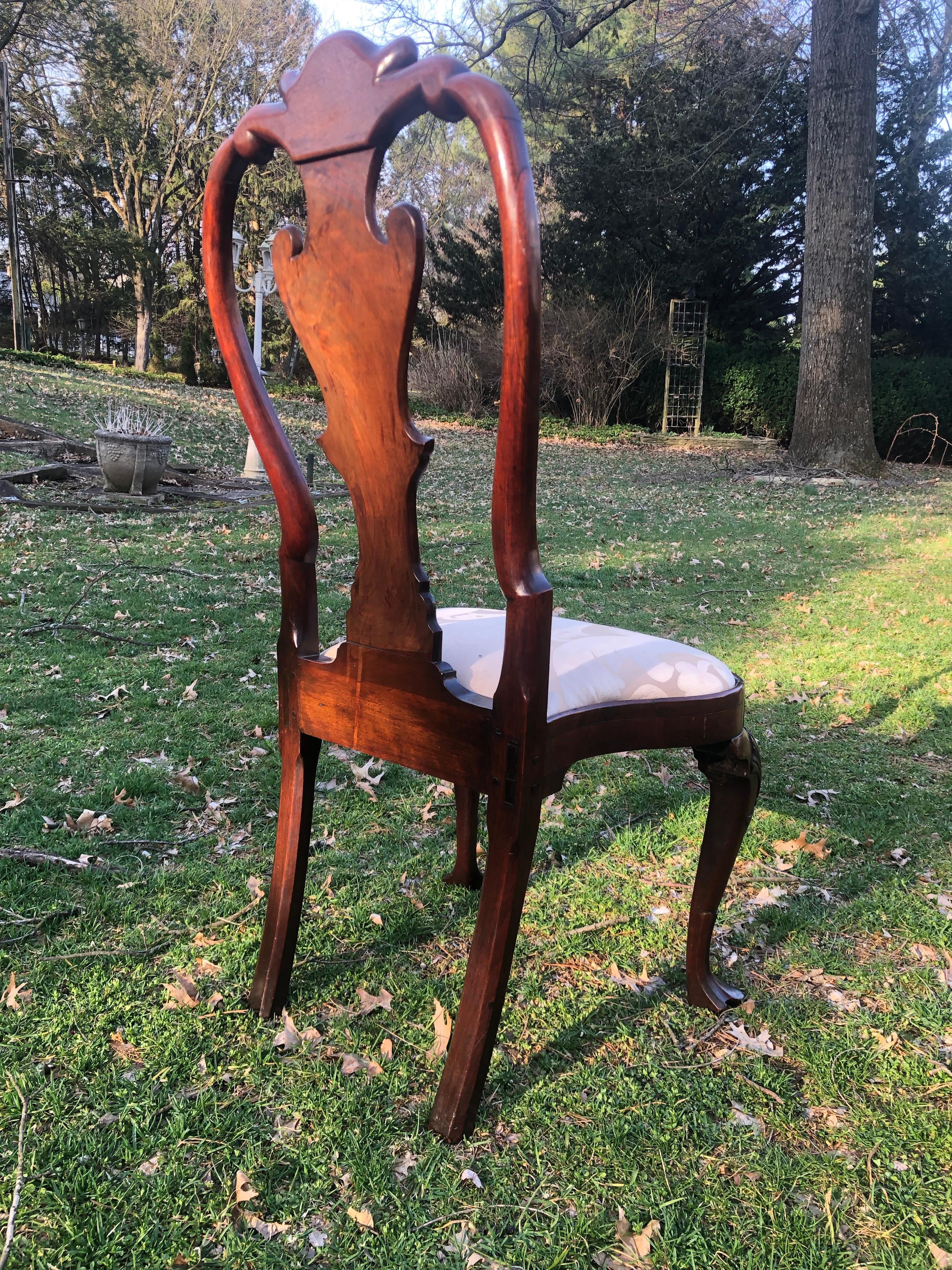 Queen Anne Carved Walnut Side Chair, Philadelphia, circa 1750 For Sale 1