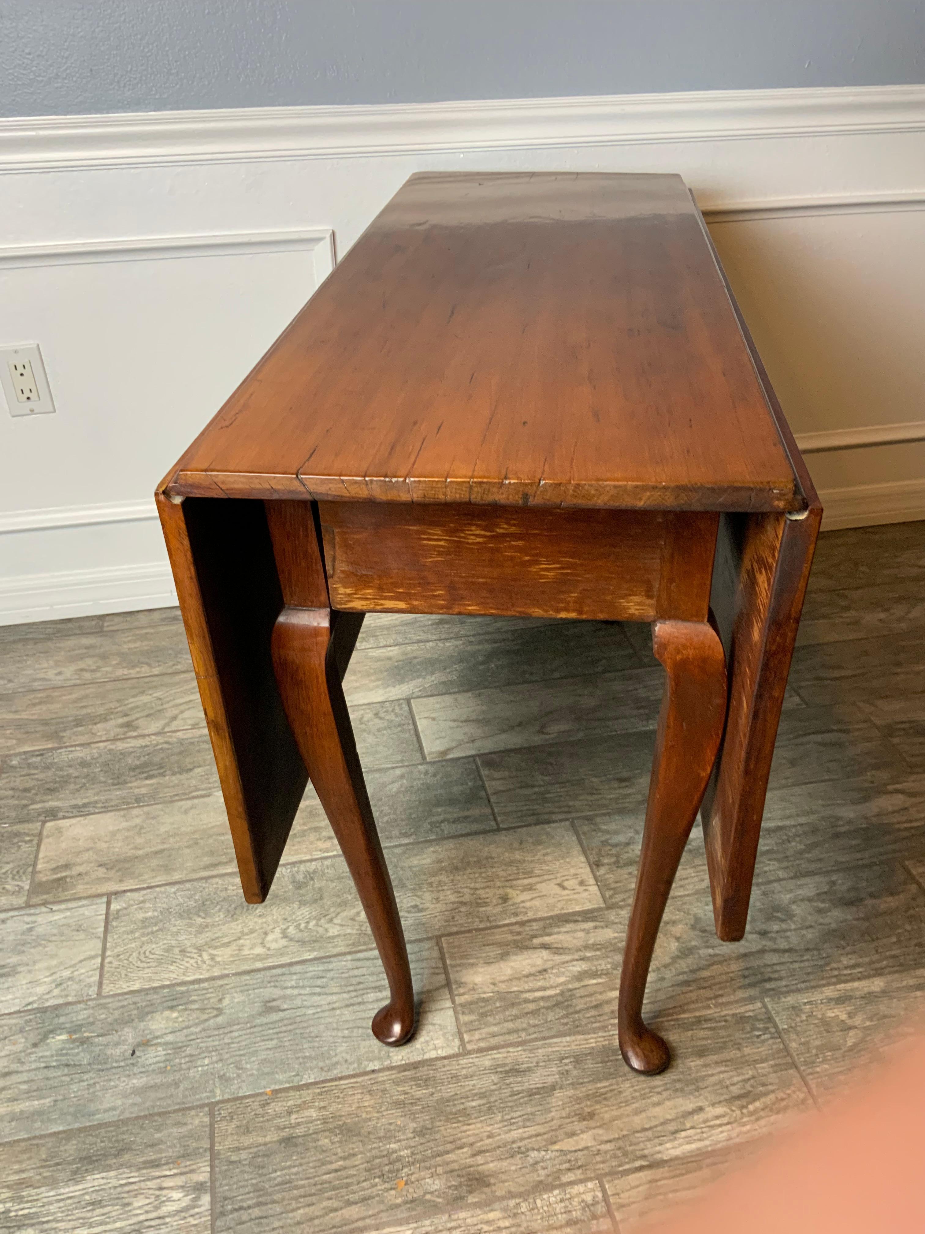 American Queen Anne Cherry Drop Leaf Table For Sale
