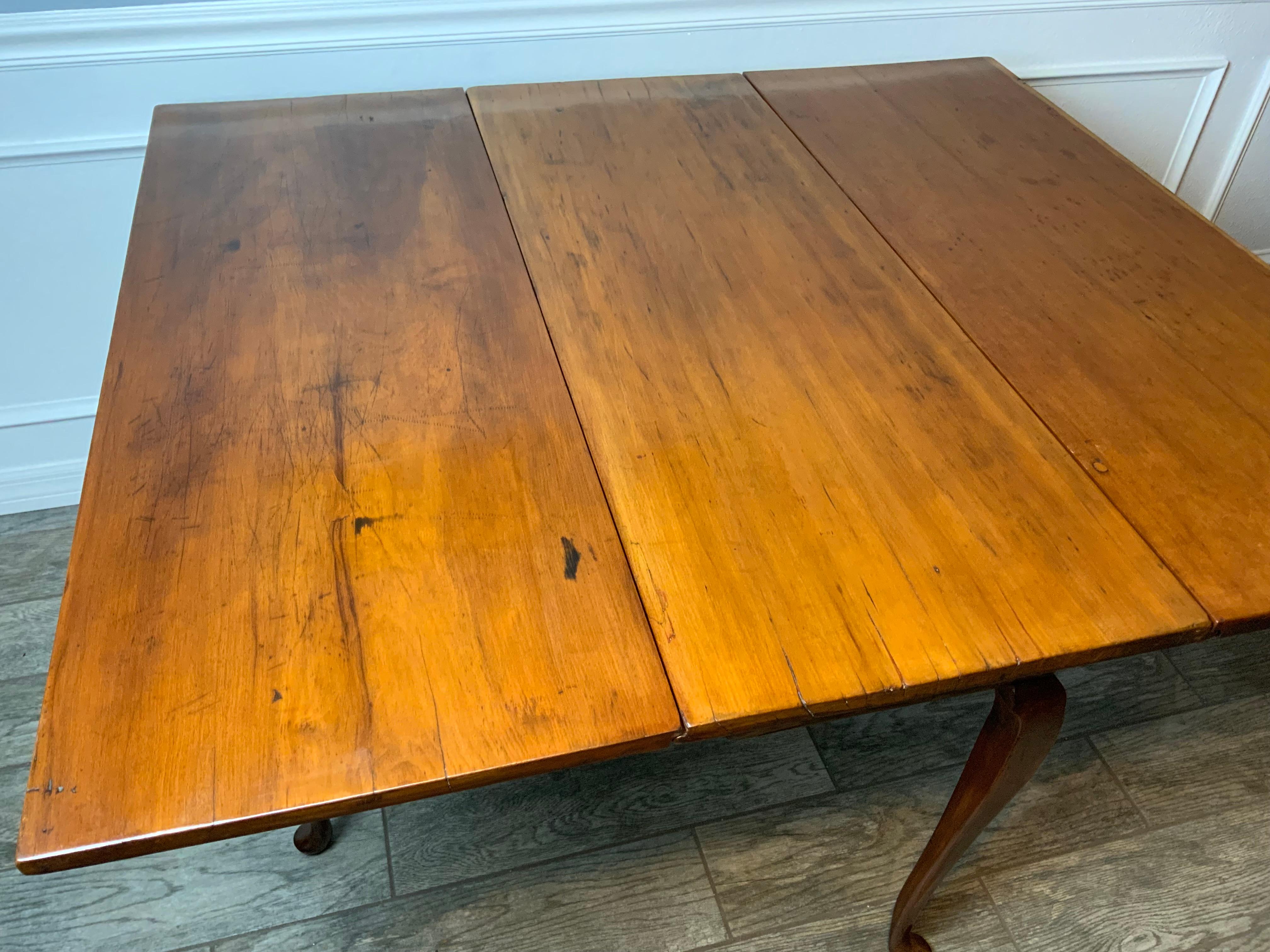 Queen Anne Cherry Drop Leaf Table For Sale 2