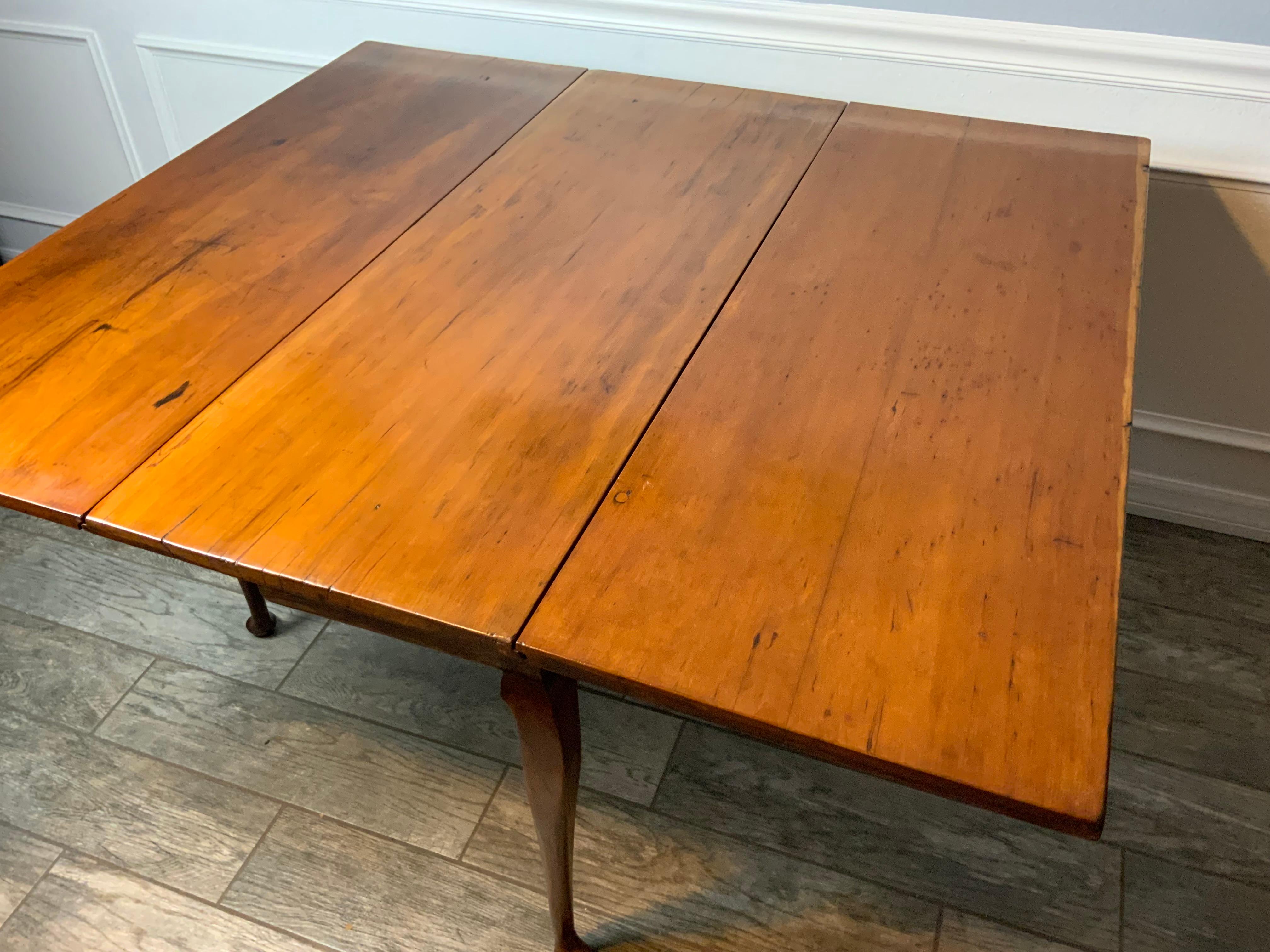 Queen Anne Cherry Drop Leaf Table For Sale 3