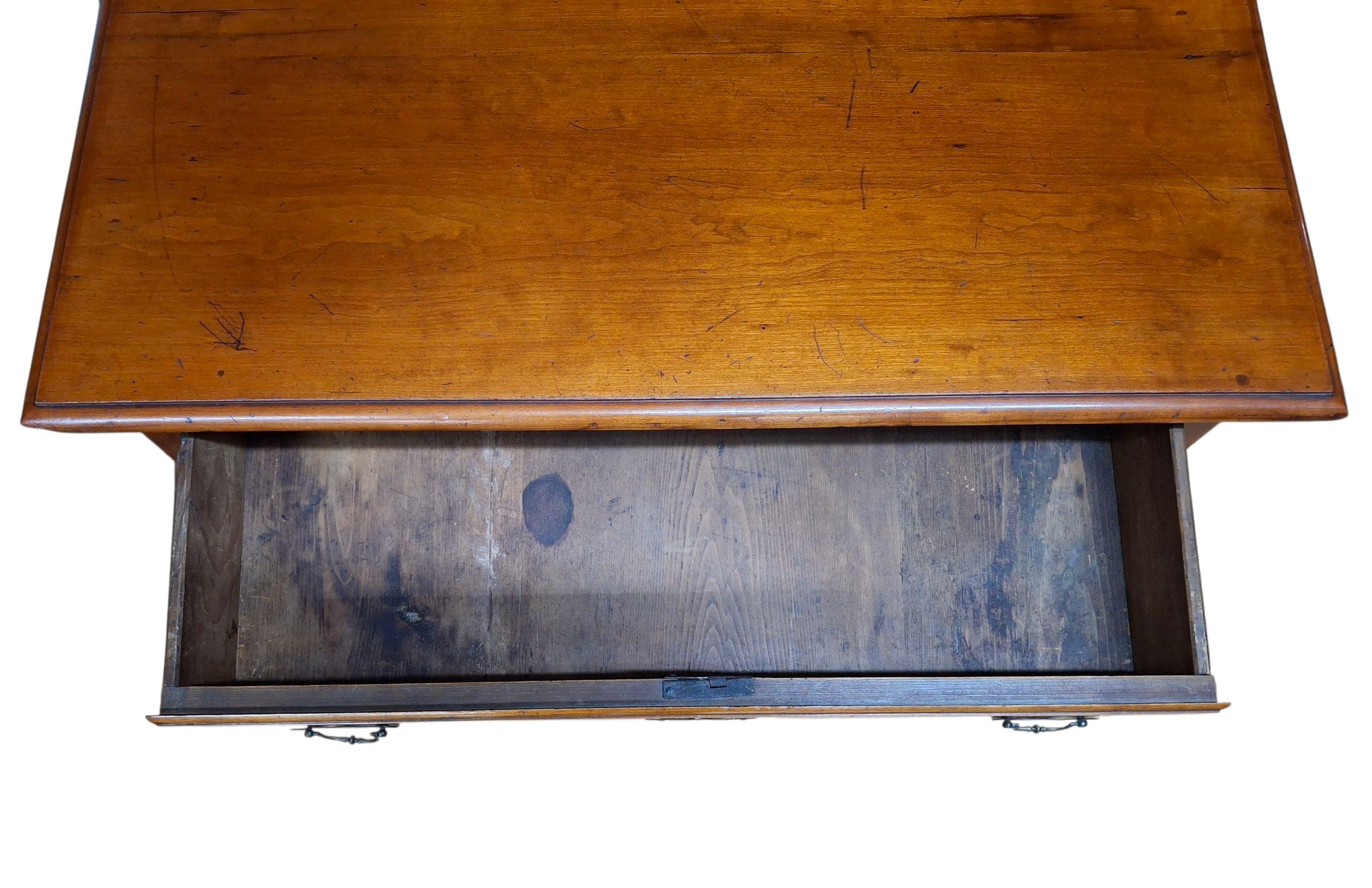 Table de travail en cerisier Queen Anne en vente 1