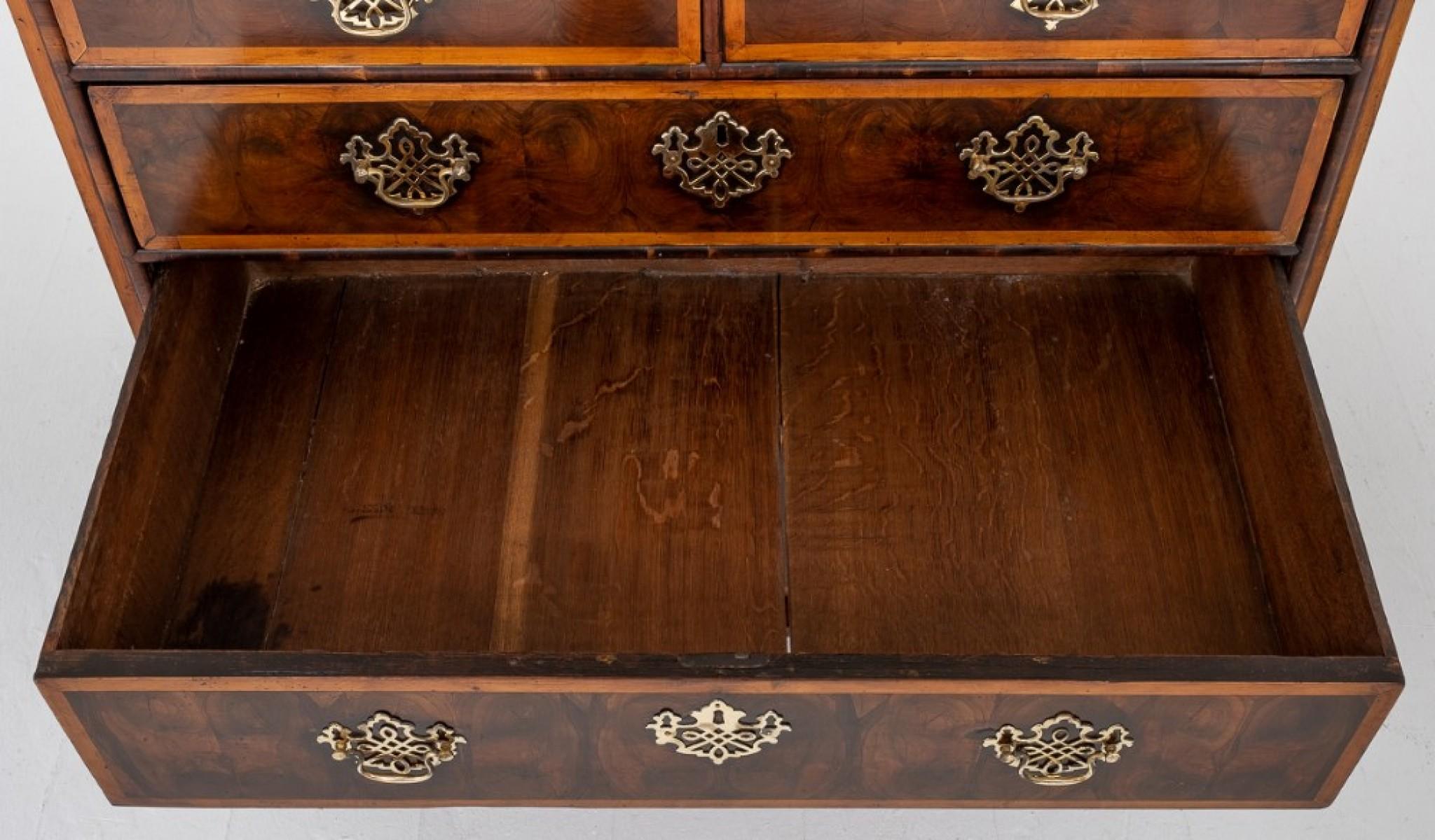 Legno Cassettiera Queen Anne Oyster Laburnum Commode 17° sec. in vendita