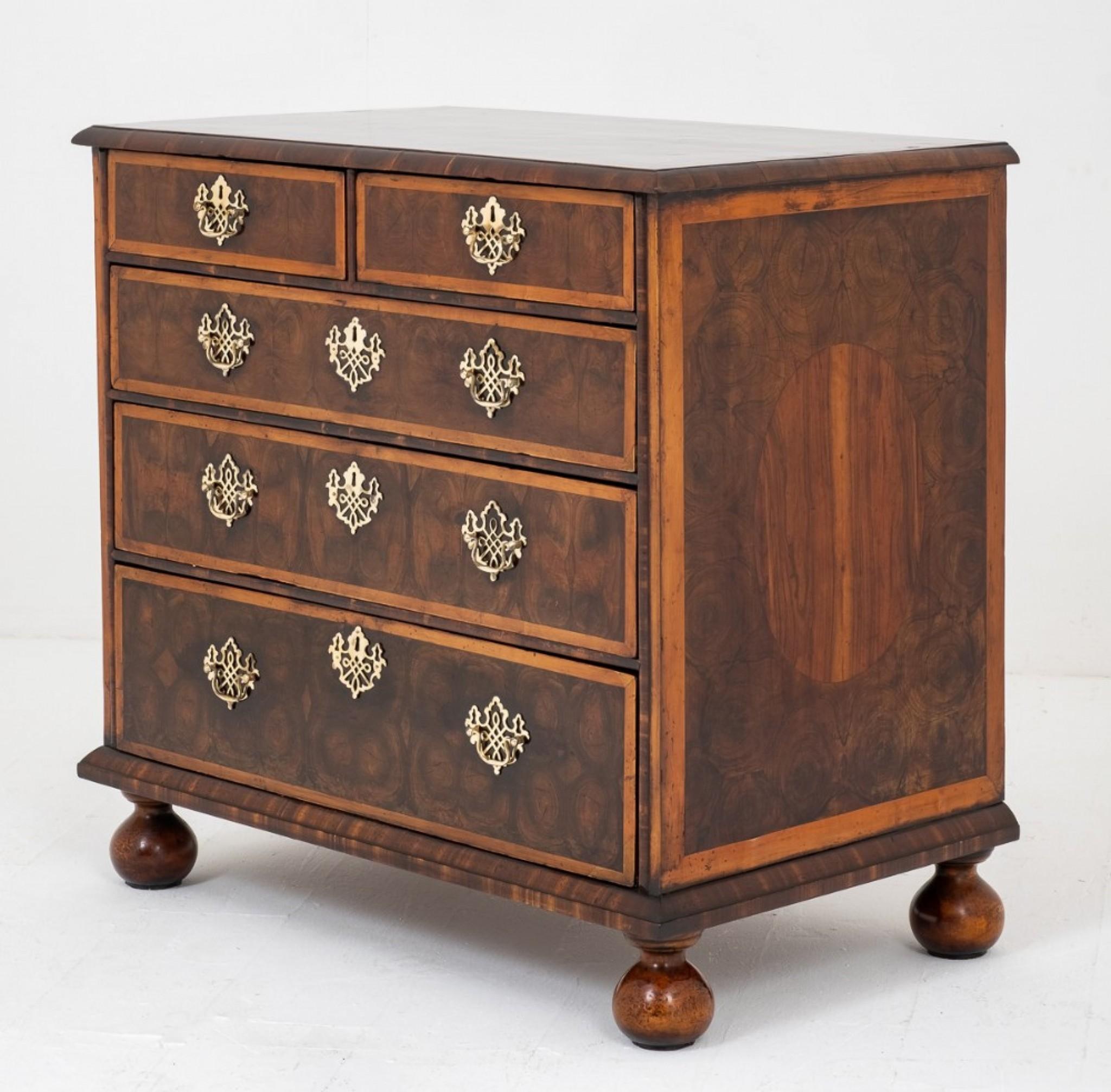 Cassettiera Queen Anne Oyster Laburnum Commode 17° sec. in vendita 3