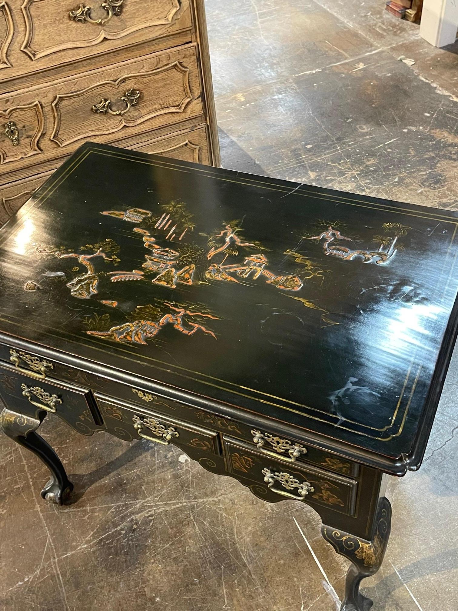 Queen Anne Chinoiserie Side Tale In Good Condition For Sale In Dallas, TX
