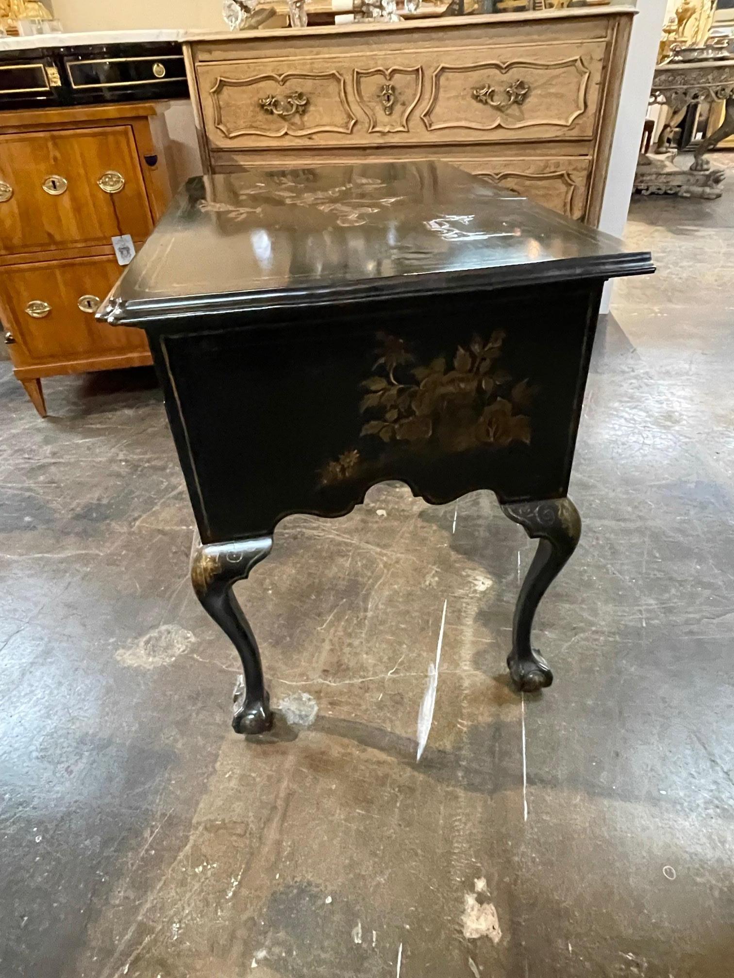 Queen Anne Chinoiserie Side Tale For Sale 4