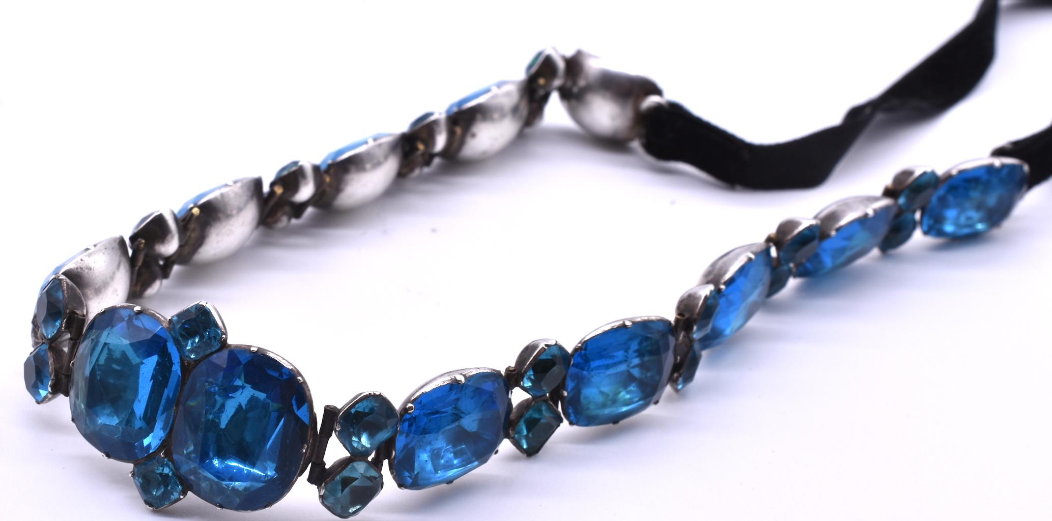 Queen Anne Turquoise Paste Choker  3