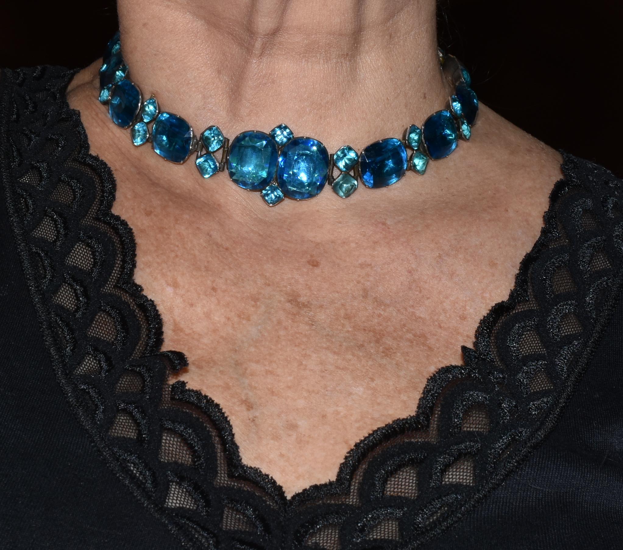 Queen Anne Turquoise Paste Choker  7