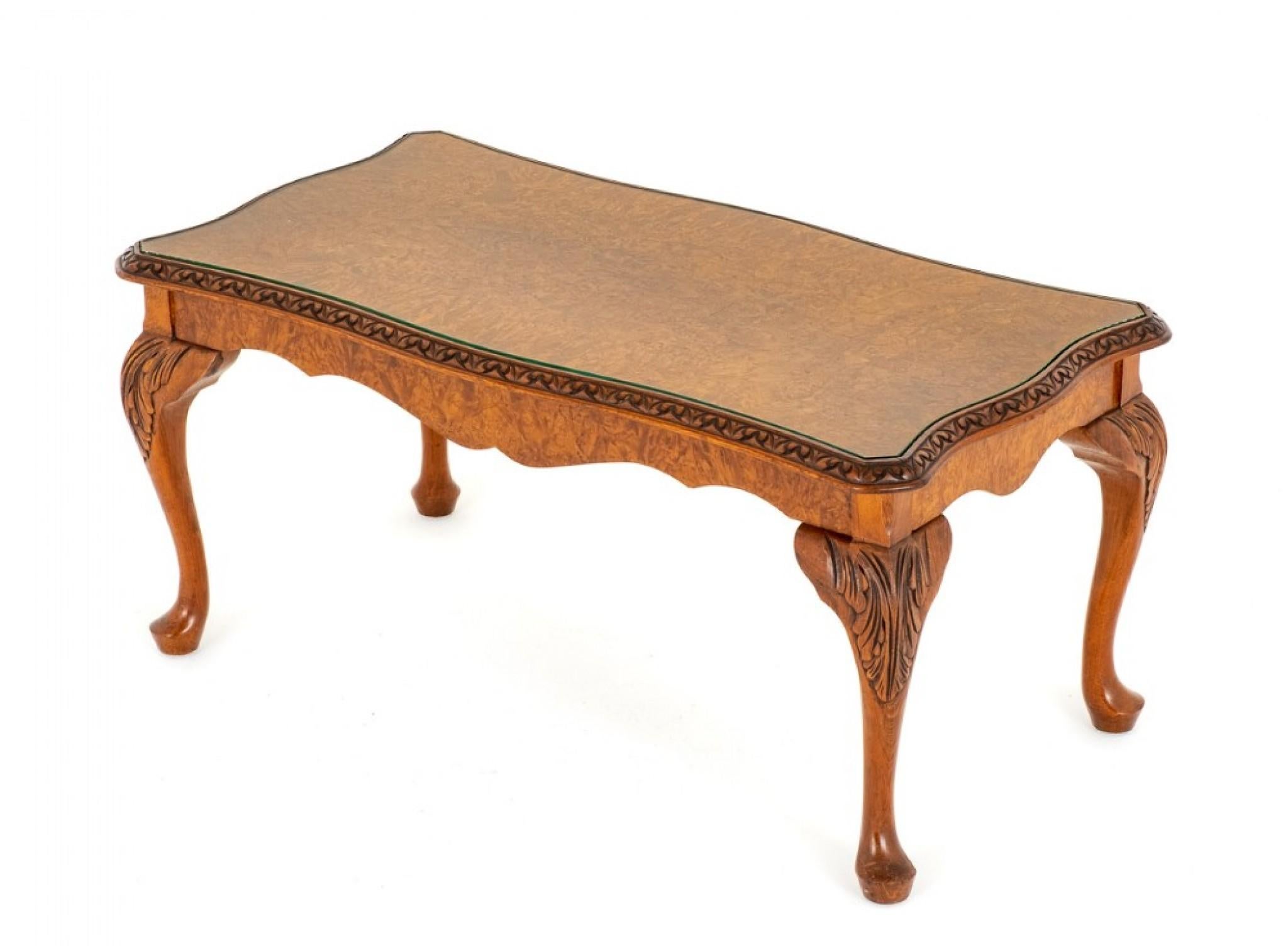 Queen Anne Coffee Table Walnut In Good Condition In Potters Bar, GB