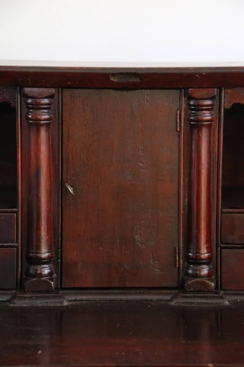 Queen Anne Connecticut Slant Front Desk Attributed to Ebenezer Hubbell For Sale 7