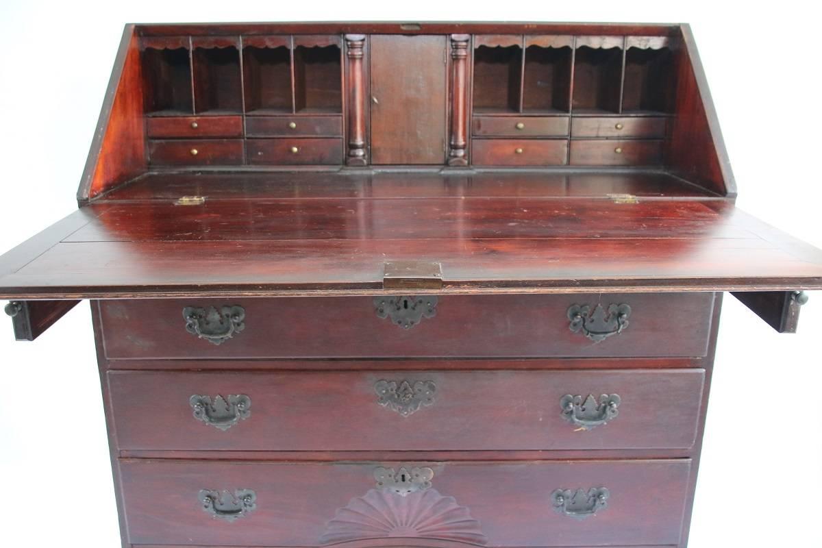 American Queen Anne Connecticut Slant Front Desk Attributed to Ebenezer Hubbell For Sale