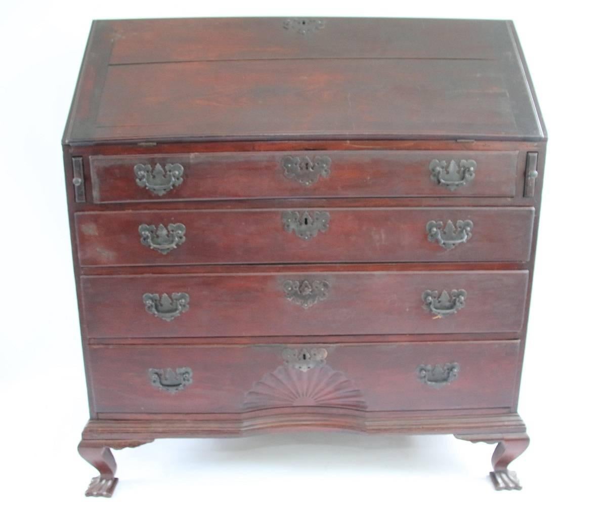 Late 18th Century Queen Anne Connecticut Slant Front Desk Attributed to Ebenezer Hubbell For Sale