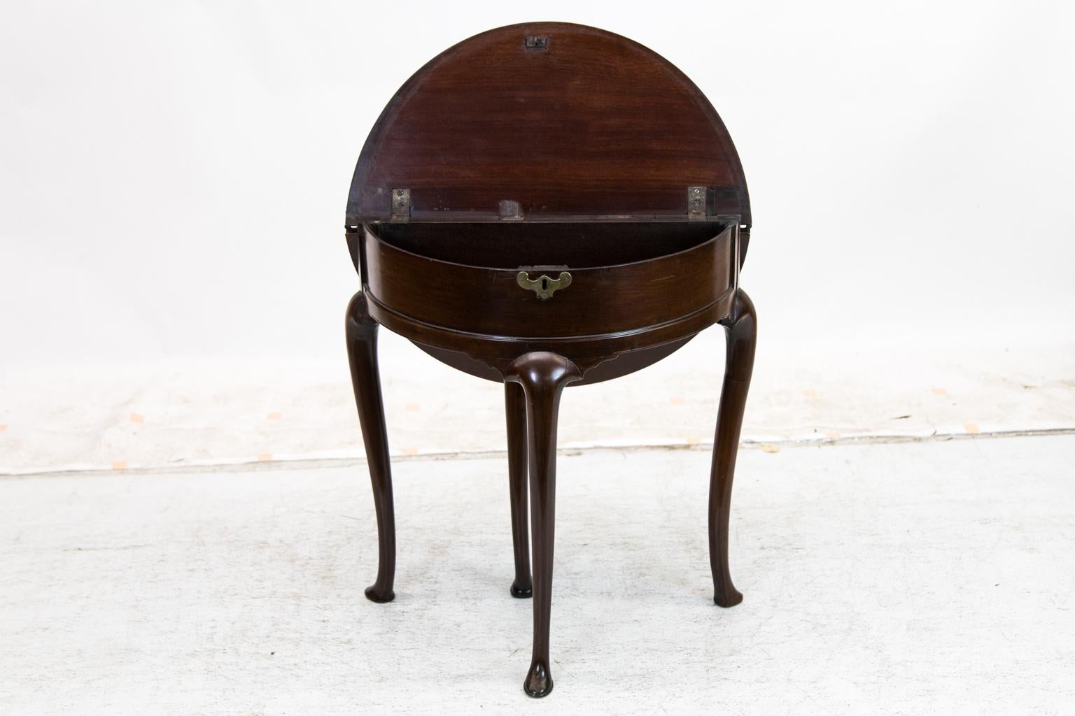 queen anne side table