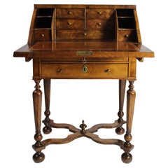 Queen-Anne-Schreibtisch aus Nussbaum:: 1700:: England