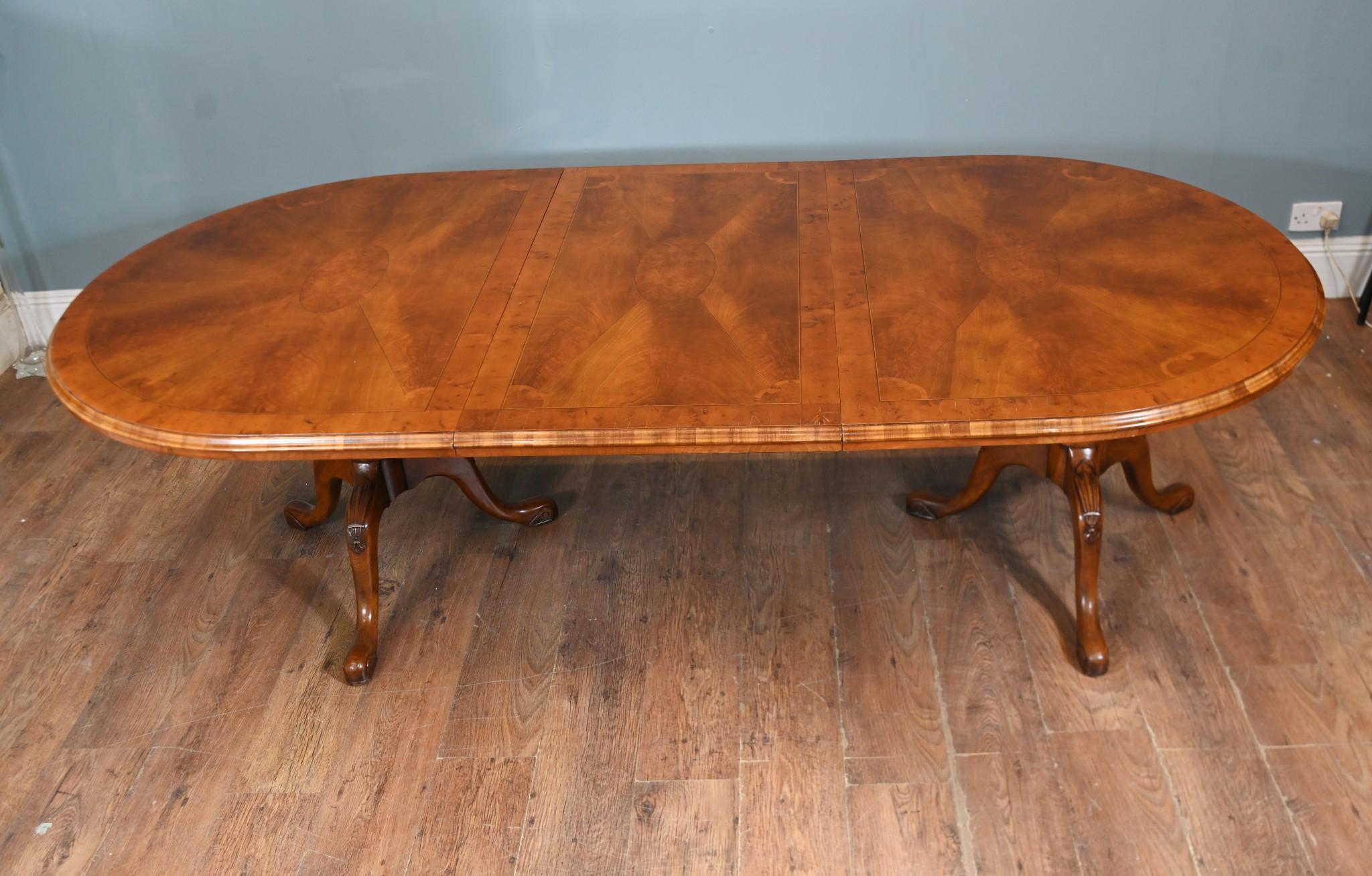 Table de salle à manger Queen Anne Noyer 10 places en vente 6