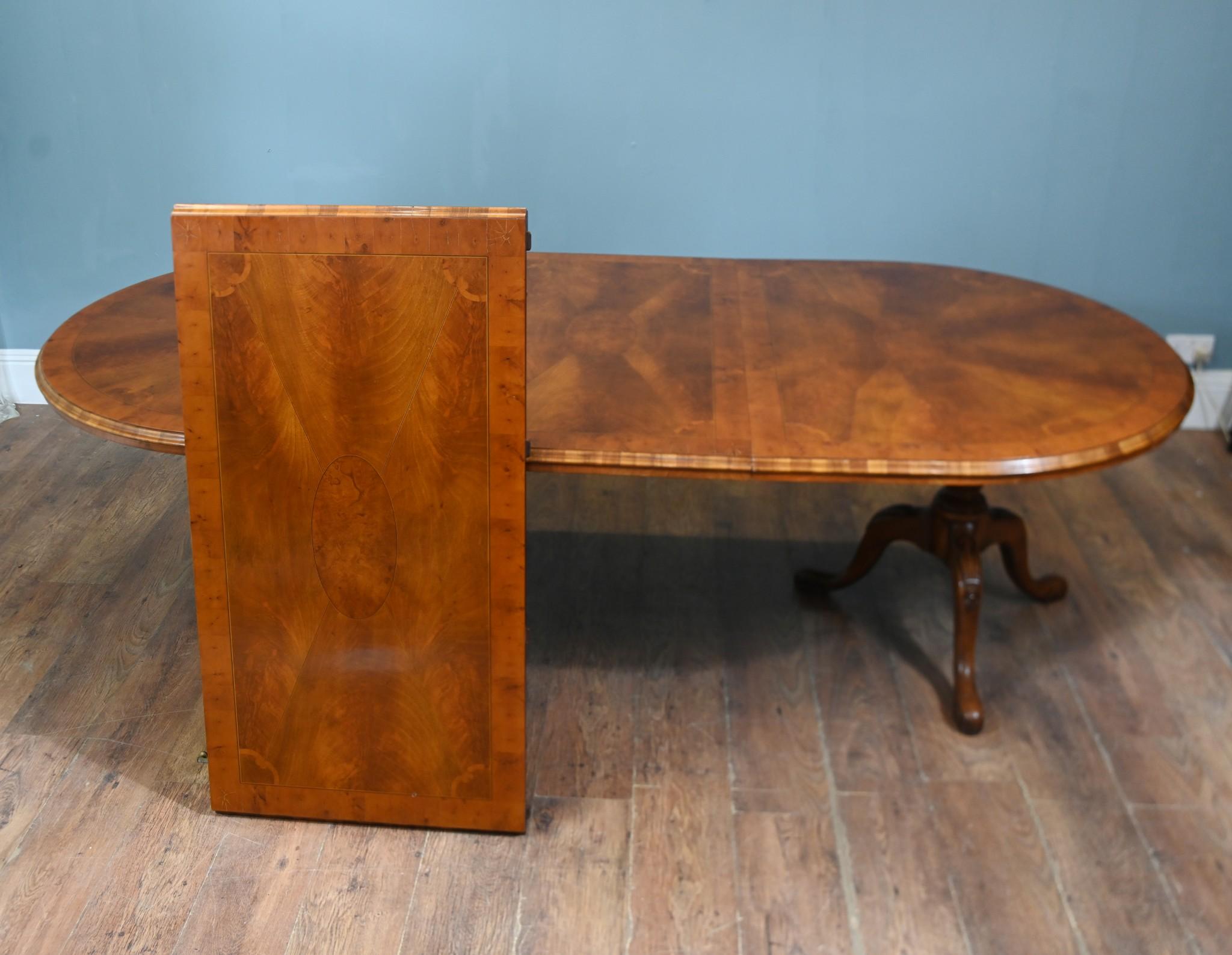 Table de salle à manger Queen Anne Noyer 10 places en vente 9