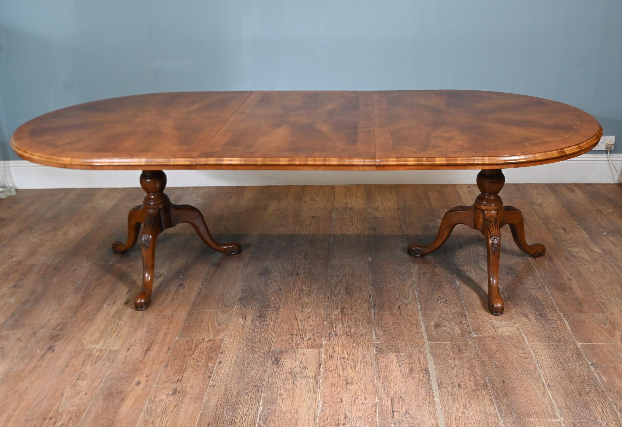 Table de salle à manger Queen Anne Noyer 10 places en vente 10