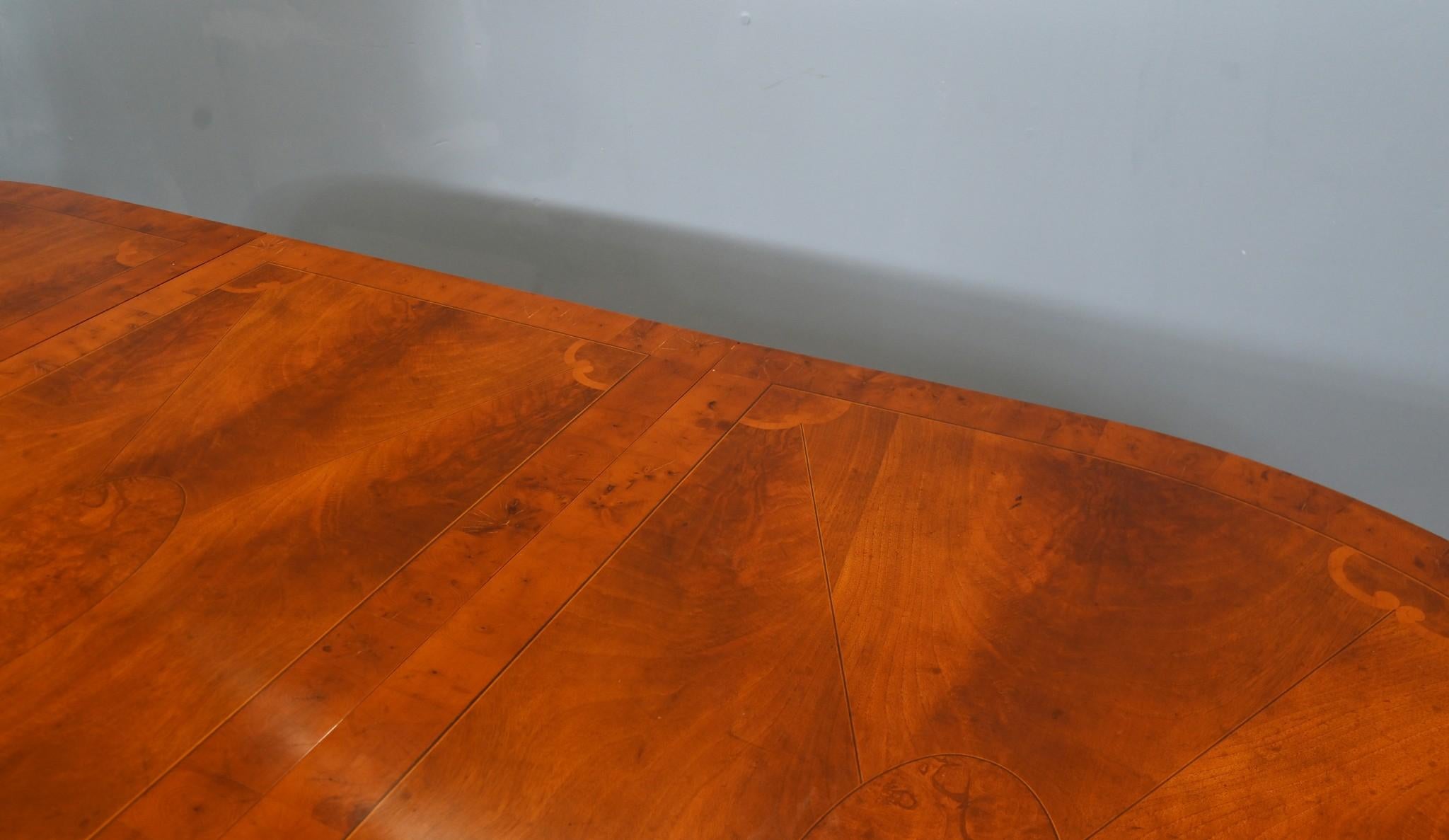 Table de salle à manger Queen Anne Noyer 10 places en vente 1