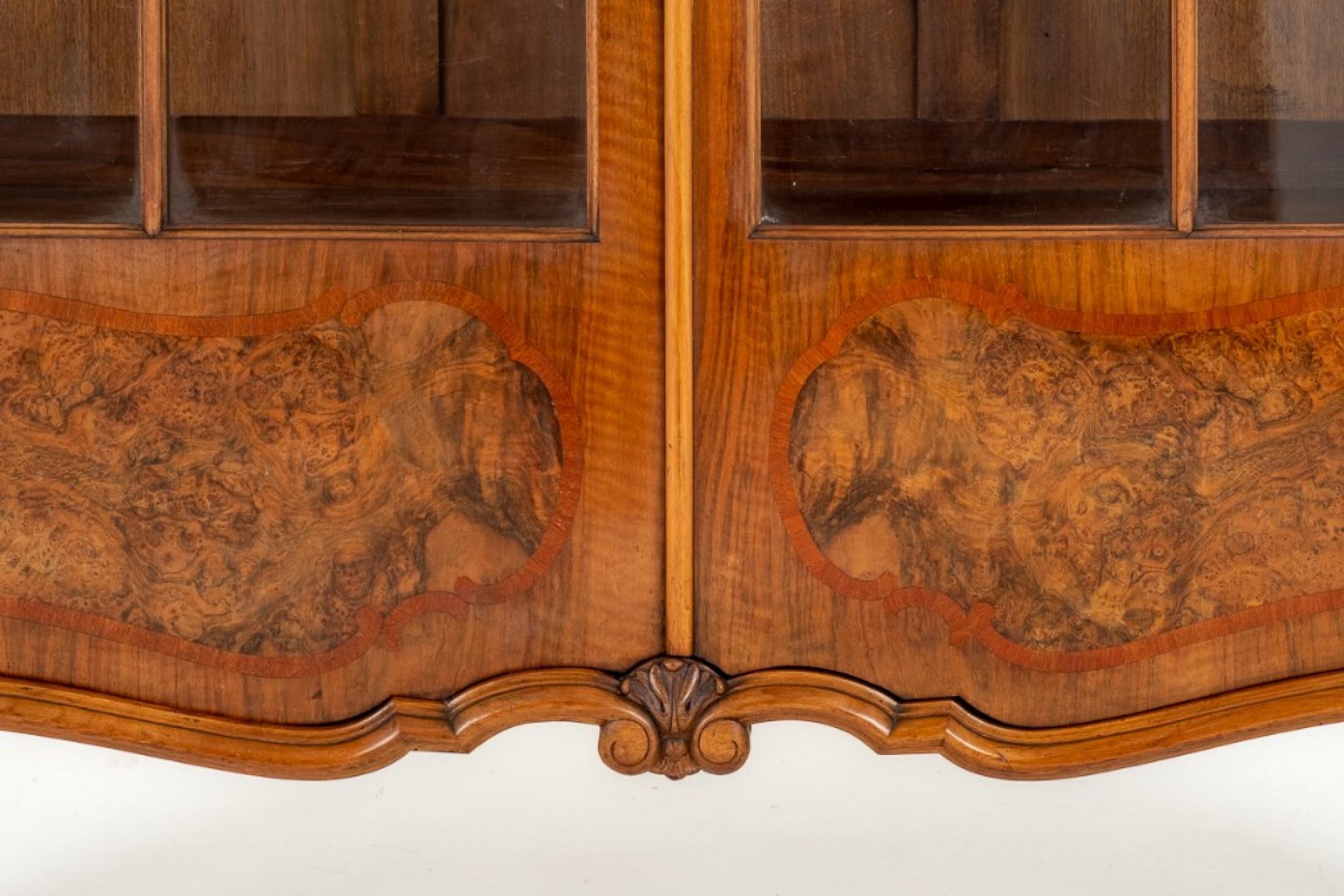 Queen Anne Display Cabinet Walnut, 1880 3