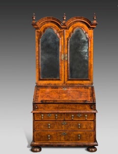 Bibliothèque de bureau à double dôme de style Queen Anne