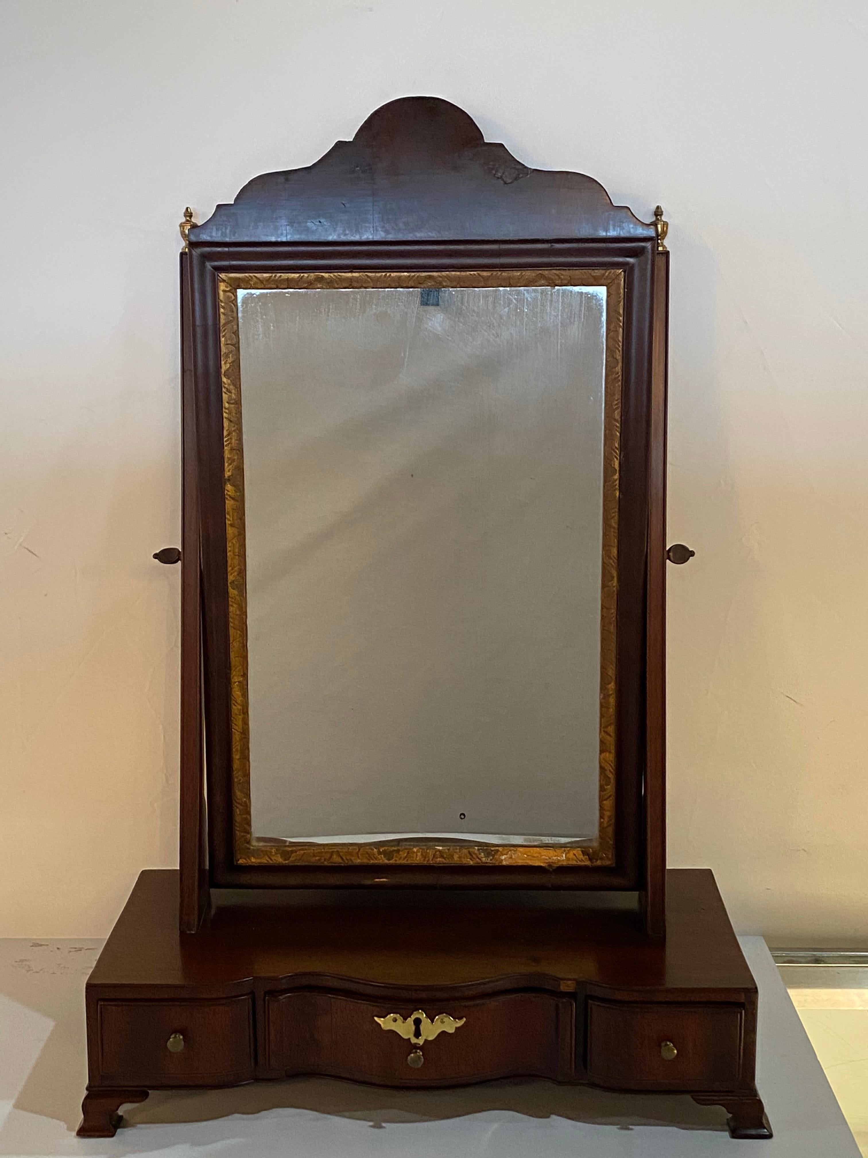 Coiffeuse Queen Anne avec miroir pivotant:: anglais:: 18e siècle en vente 6
