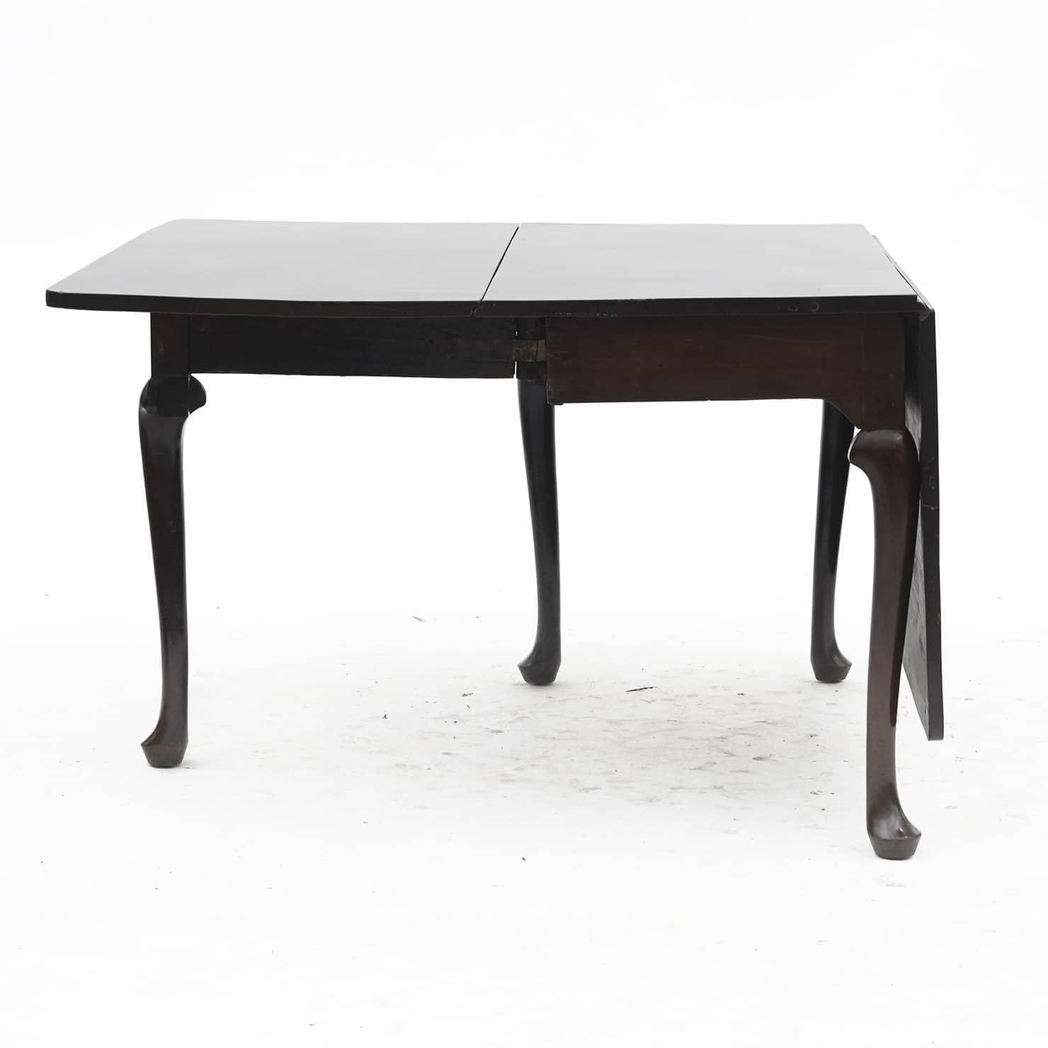 English Queen Anne Drop Leaf Mahogany Dinning Table For Sale