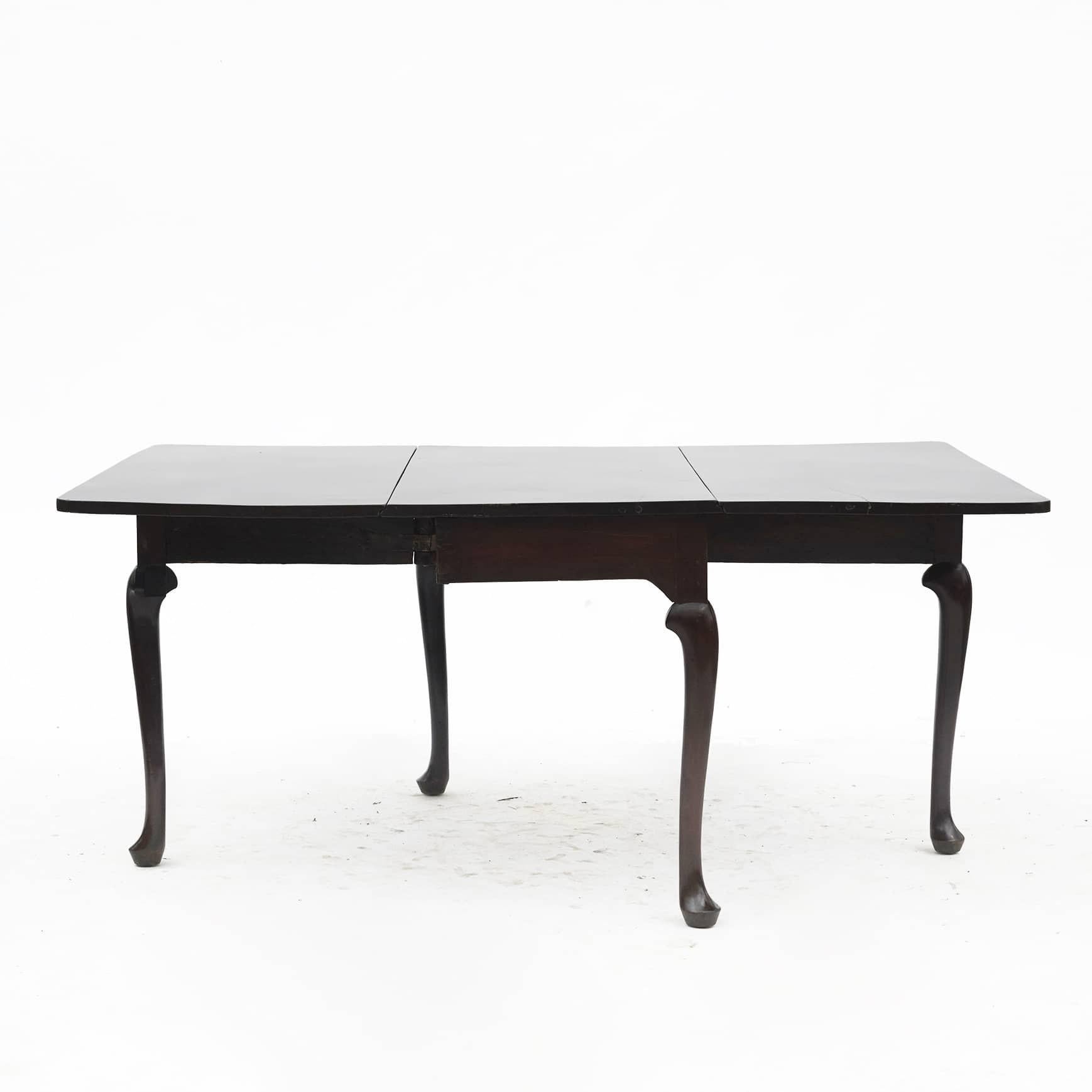 18th Century Queen Anne Drop Leaf Mahogany Dinning Table For Sale