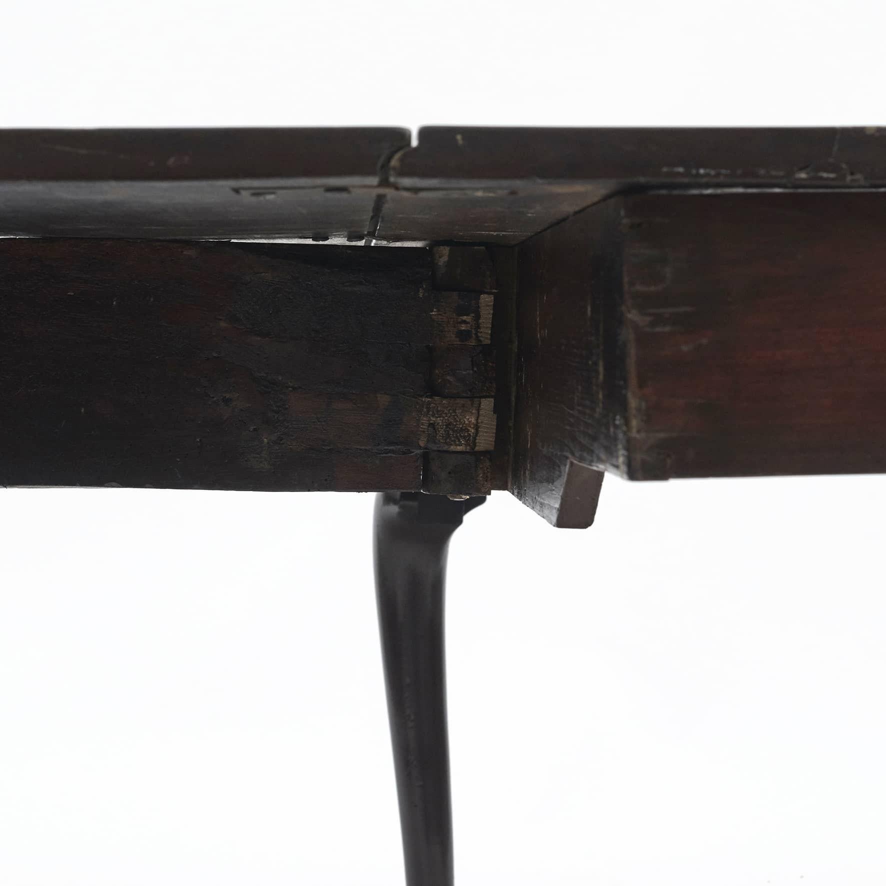 Mesa de comedor Queen Anne Drop Leaf de caoba en venta 3