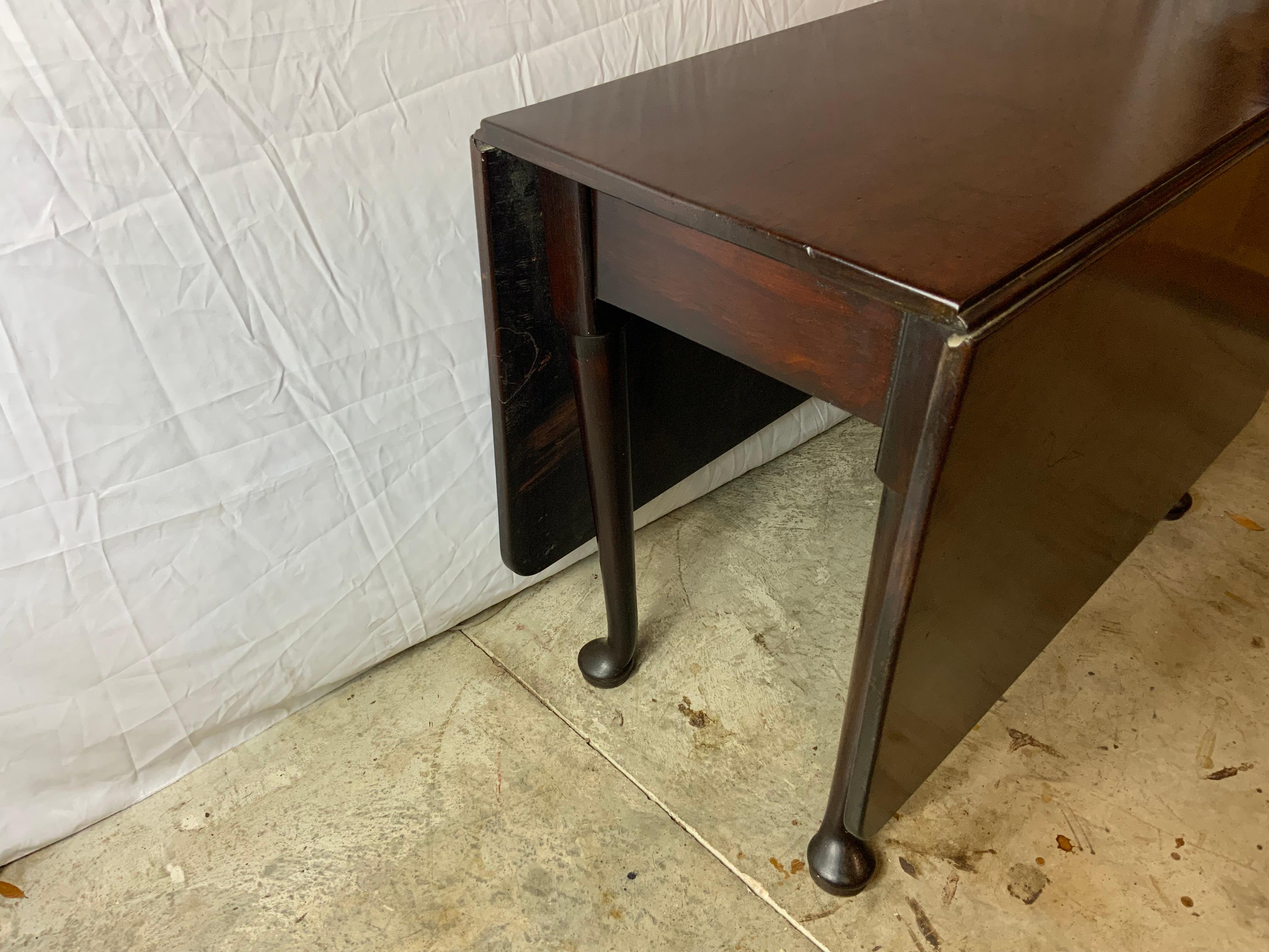 Queen Anne Drop Leaf Table In Good Condition For Sale In Bradenton, FL