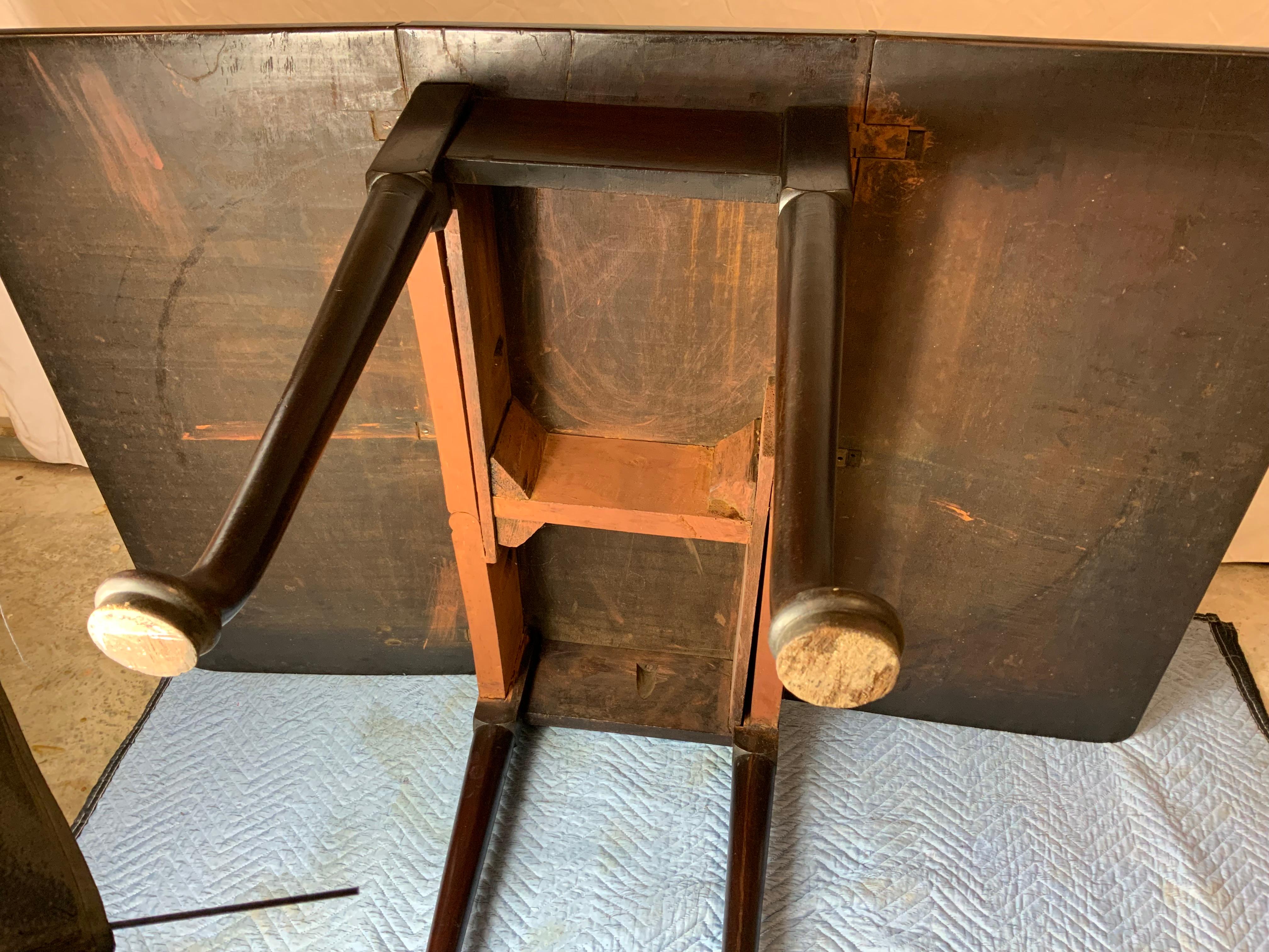 Mahogany Queen Anne Drop Leaf Table For Sale