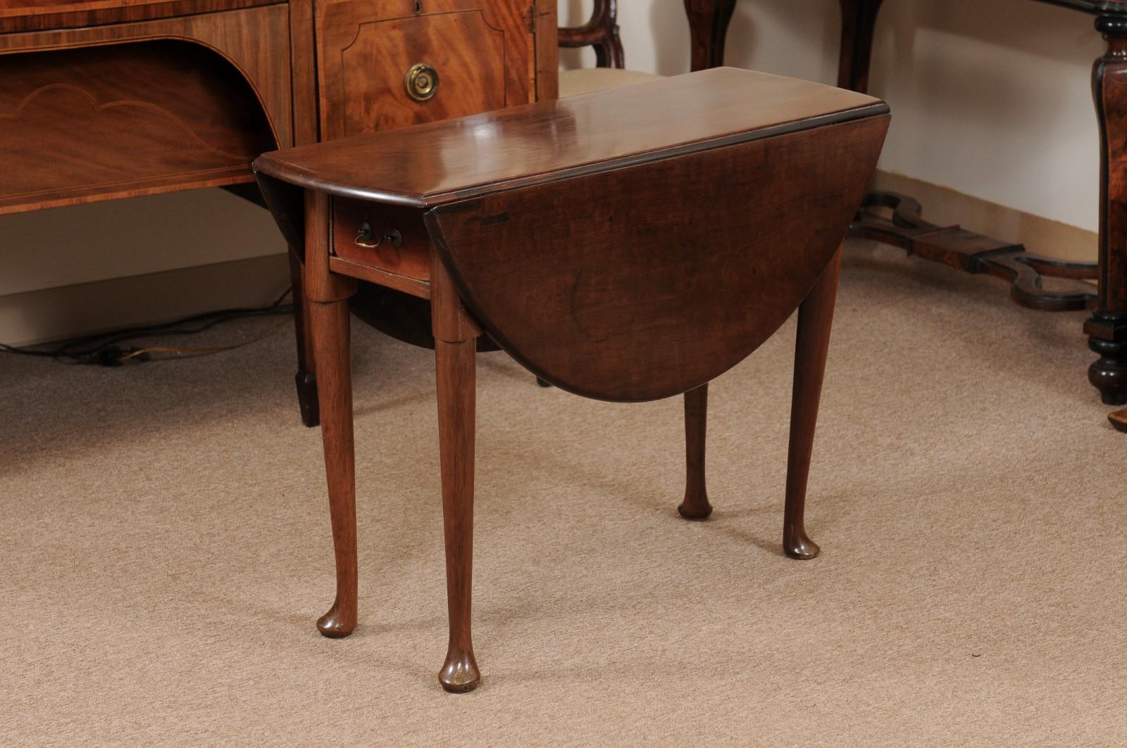 Queen Anne Drop Leaf Table in Walnut with Pad Feet For Sale 3