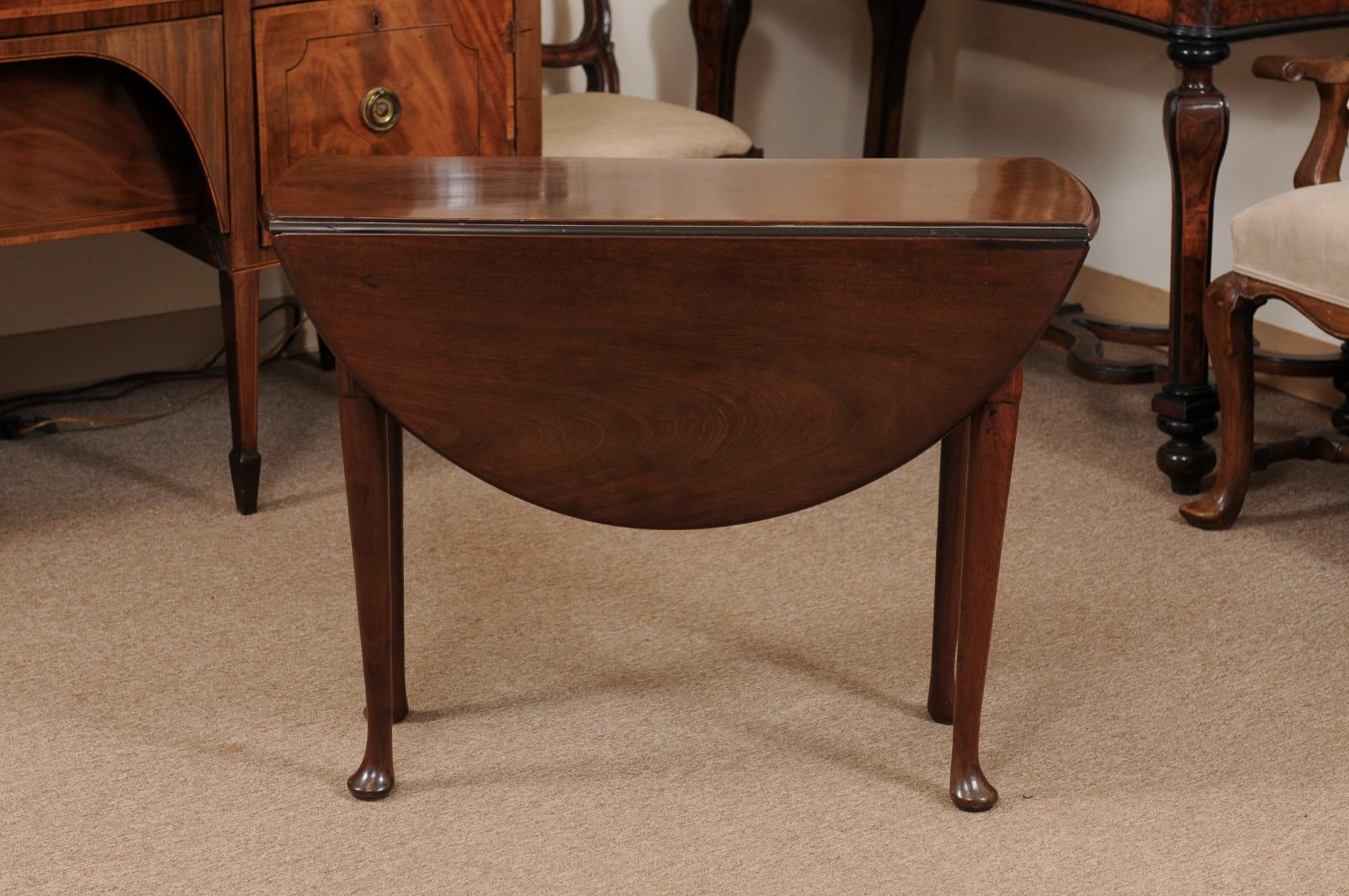 18th Century and Earlier Queen Anne Drop Leaf Table in Walnut with Pad Feet For Sale