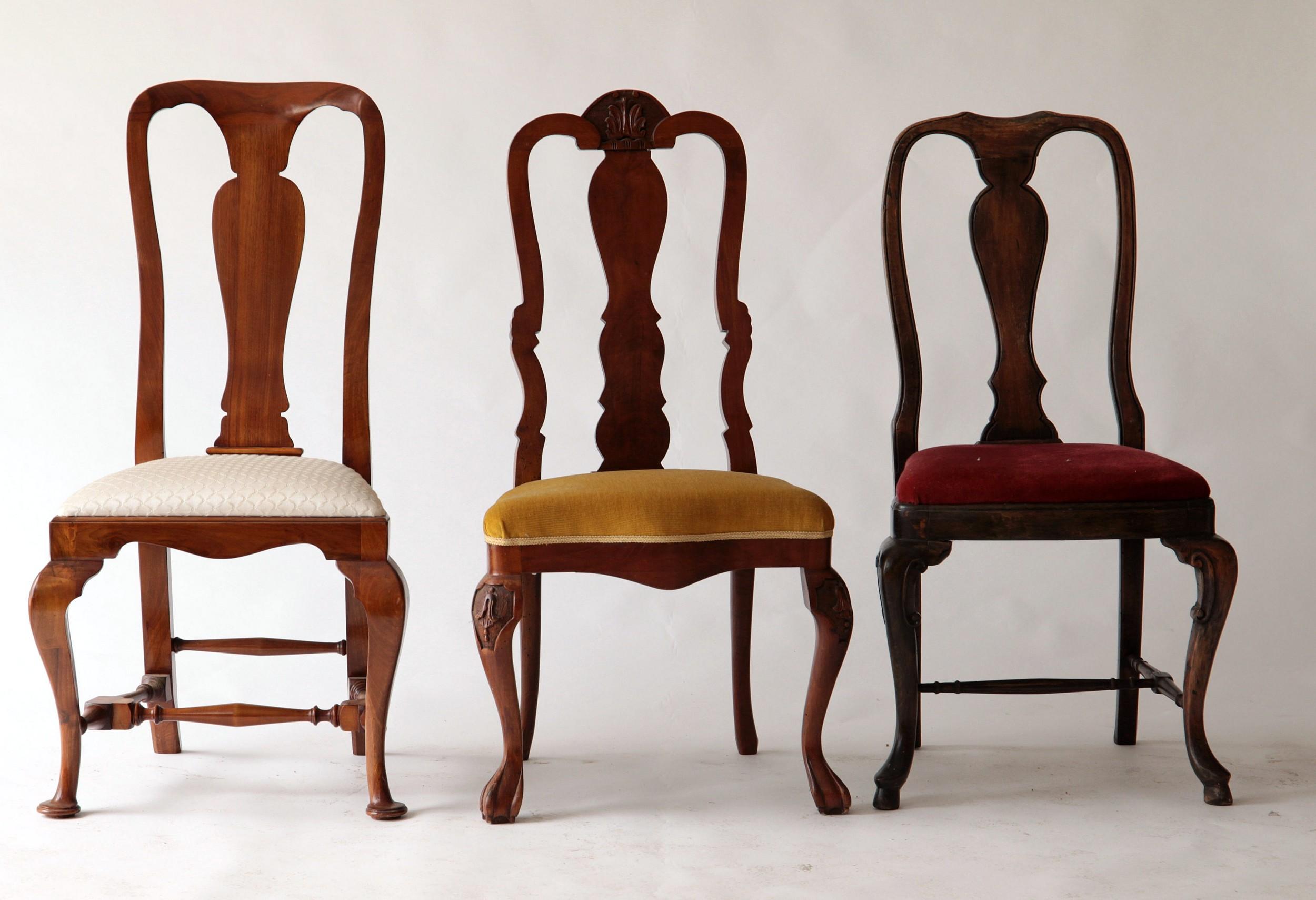 Eklektisches Set, einzigartiges Set aus sechs Stühlen, je in verschiedenen Designs, Queen Anne (Handgeschnitzt) im Angebot