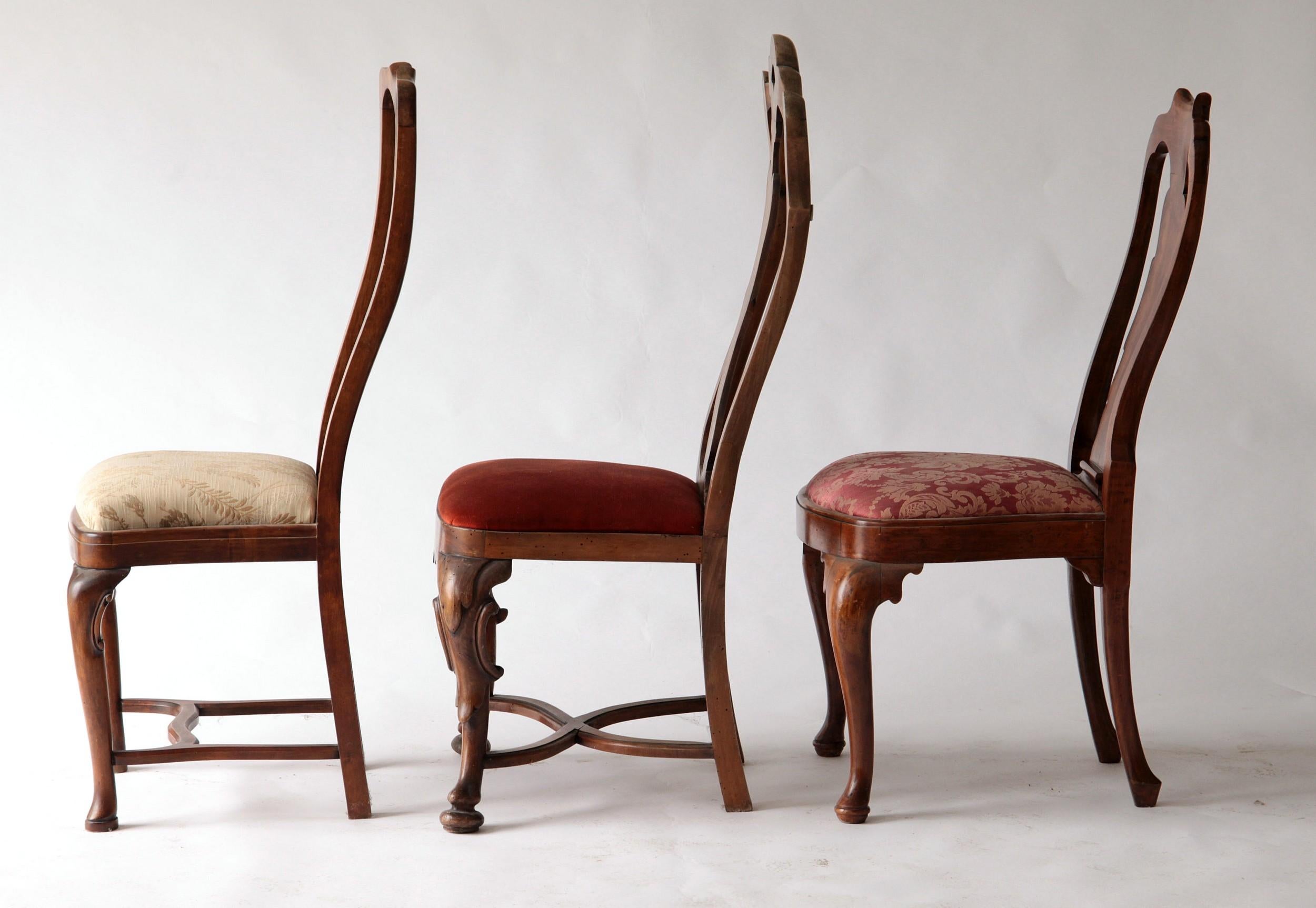 Eklektisches Set, einzigartiges Set aus sechs Stühlen, je in verschiedenen Designs, Queen Anne (Kirsche) im Angebot
